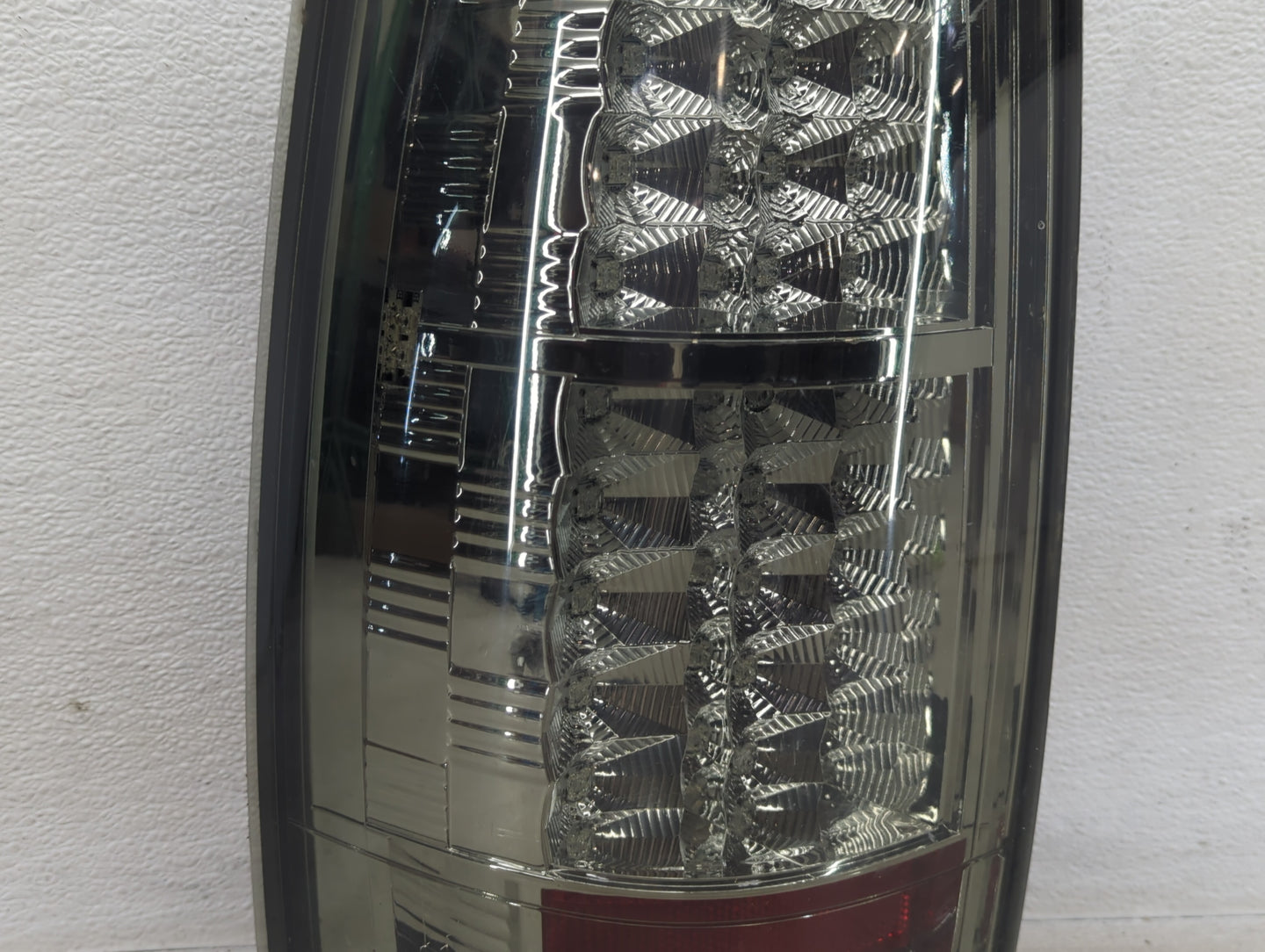 2007-2014 Chevrolet Suburban 1500 Tail Light Assembly Driver Left OEM Fits Fits 2007 2008 2009 2010 2011 2012 2013 2014 OEM 