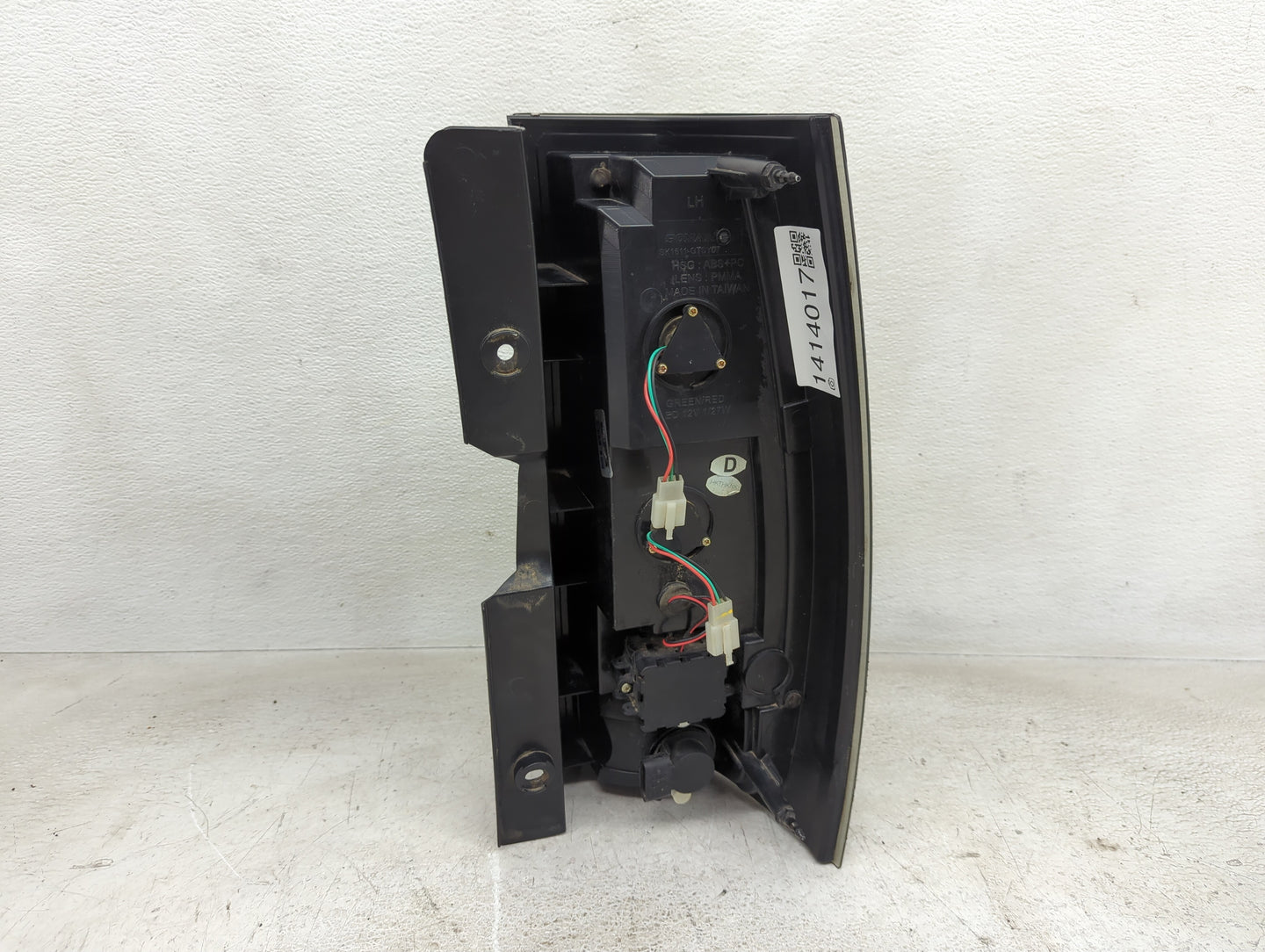 2007-2014 Chevrolet Suburban 1500 Tail Light Assembly Driver Left OEM Fits Fits 2007 2008 2009 2010 2011 2012 2013 2014 OEM 