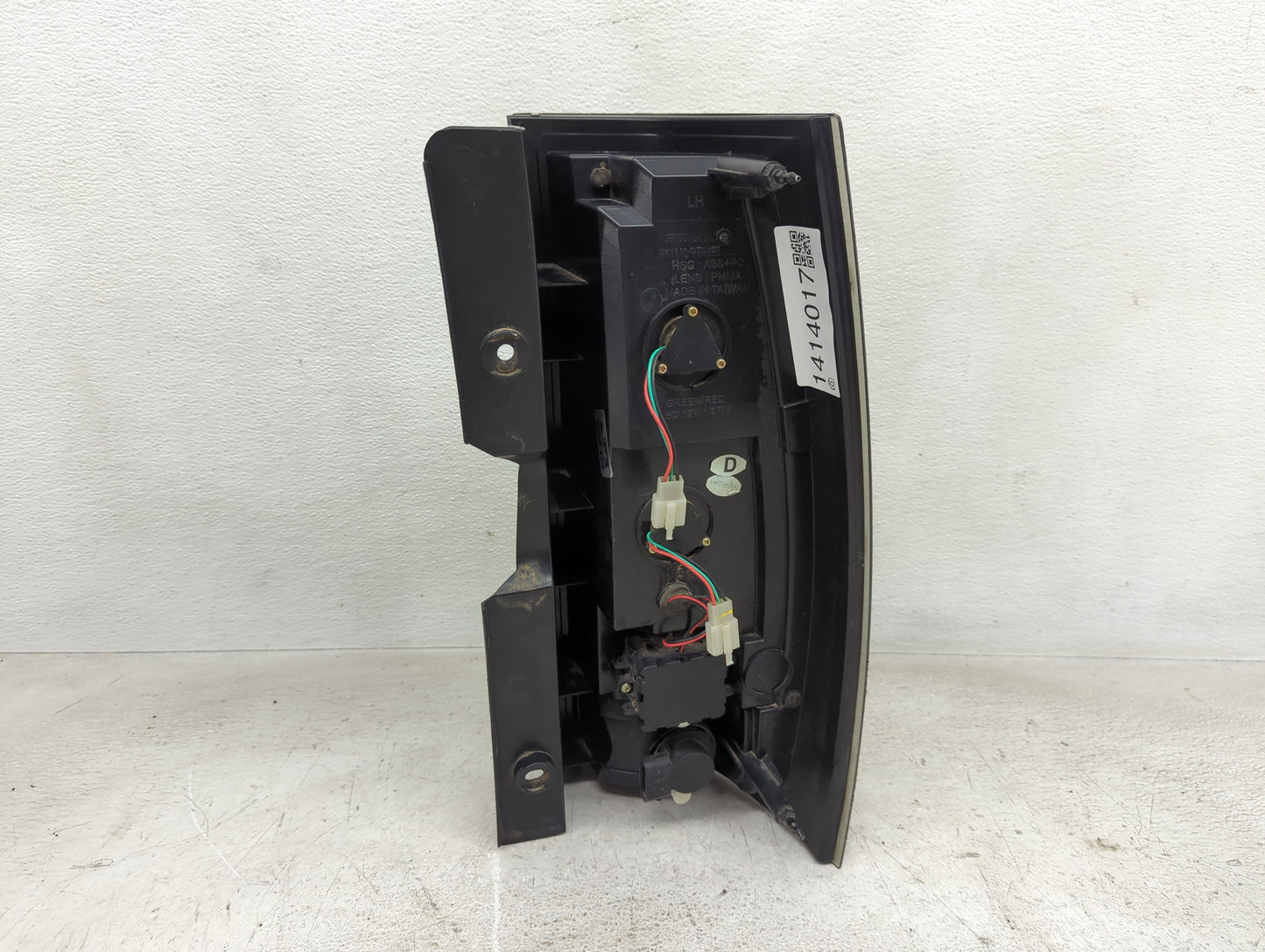 2007-2014 Chevrolet Suburban 1500 Tail Light Assembly Driver Left OEM Fits Fits 2007 2008 2009 2010 2011 2012 2013 2014 OEM 