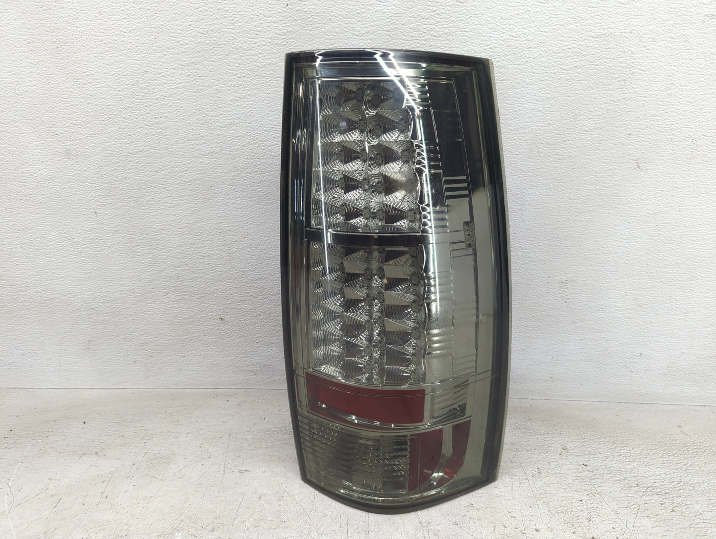 2007-2014 Chevrolet Suburban 1500 Tail Light Assembly Passenger Right OEM Fits Fits 2007 2008 2009 2010 2011 2012 2013 2014 