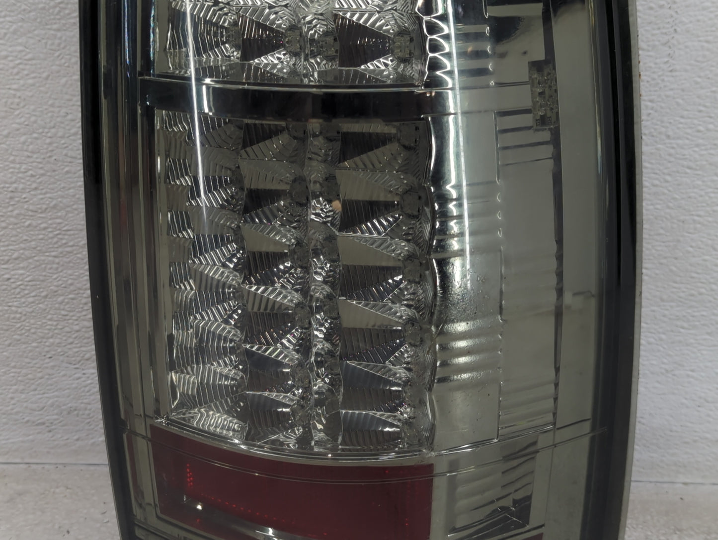 2007-2014 Chevrolet Suburban 1500 Tail Light Assembly Passenger Right OEM Fits Fits 2007 2008 2009 2010 2011 2012 2013 2014 