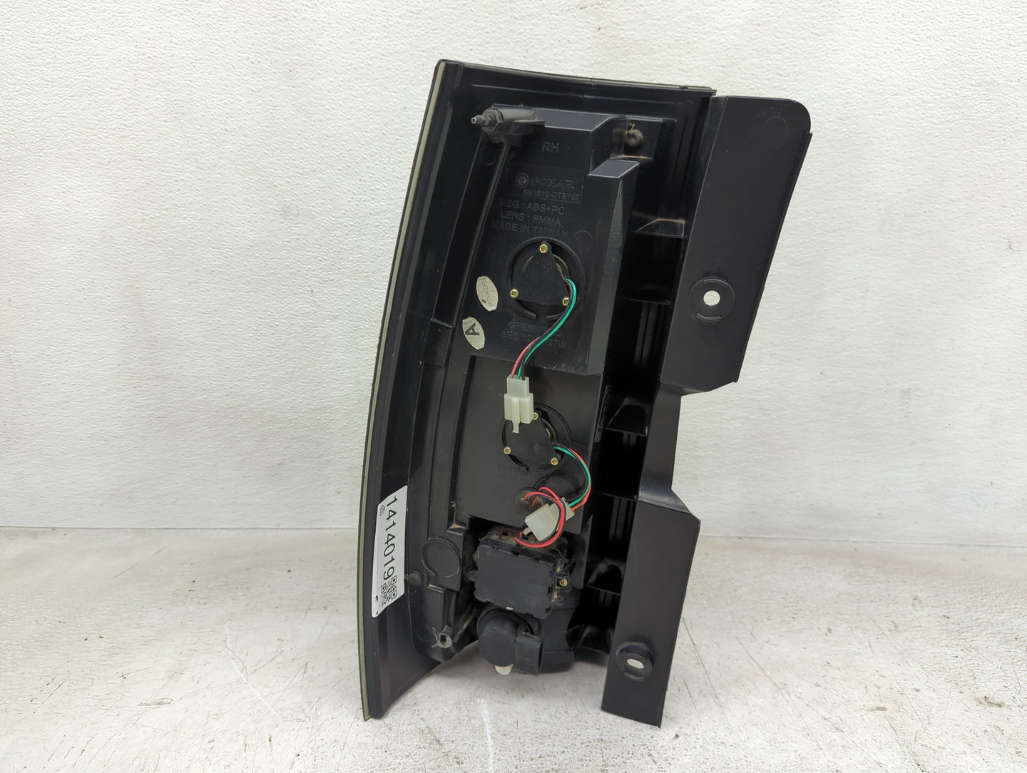 2007-2014 Chevrolet Suburban 1500 Tail Light Assembly Passenger Right OEM Fits Fits 2007 2008 2009 2010 2011 2012 2013 2014 
