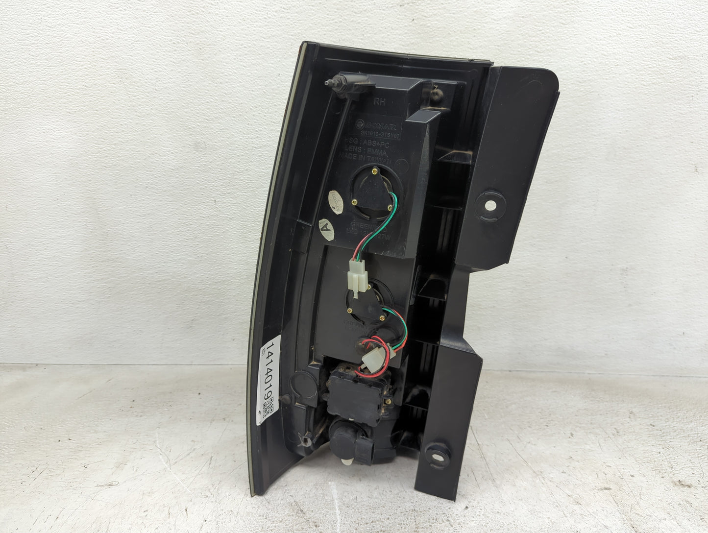 2007-2014 Chevrolet Suburban 1500 Tail Light Assembly Passenger Right OEM Fits Fits 2007 2008 2009 2010 2011 2012 2013 2014 