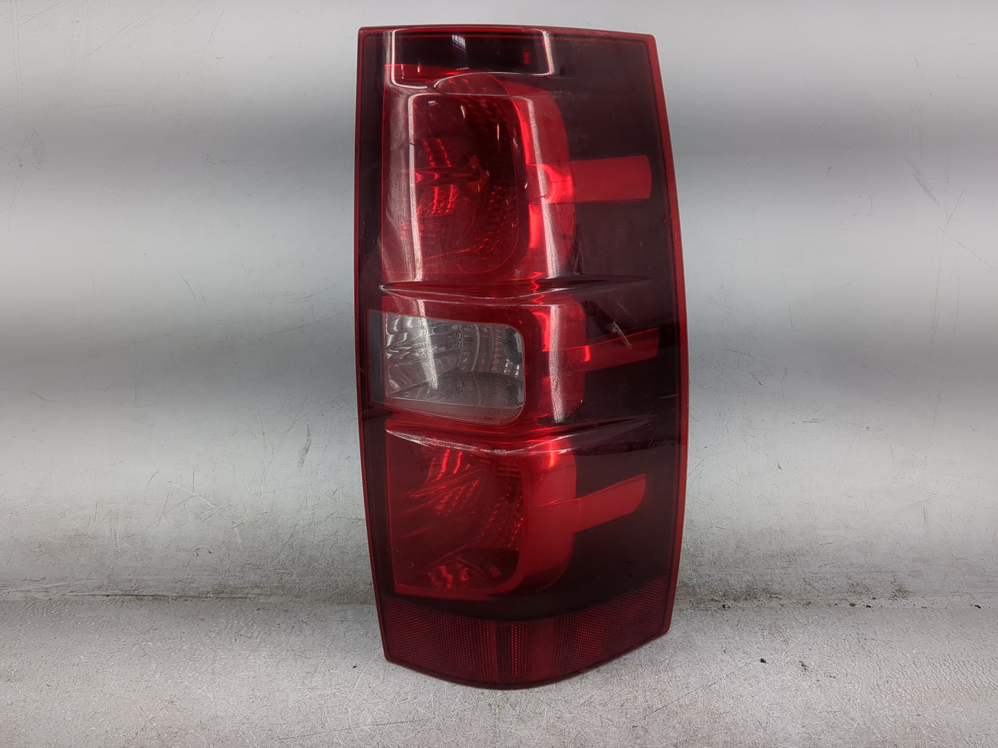 2007-2014 Chevrolet Suburban 1500 Tail Light Assembly Passenger Right OEM Fits Fits 2007 2008 2009 2010 2011 2012 2013 2014 