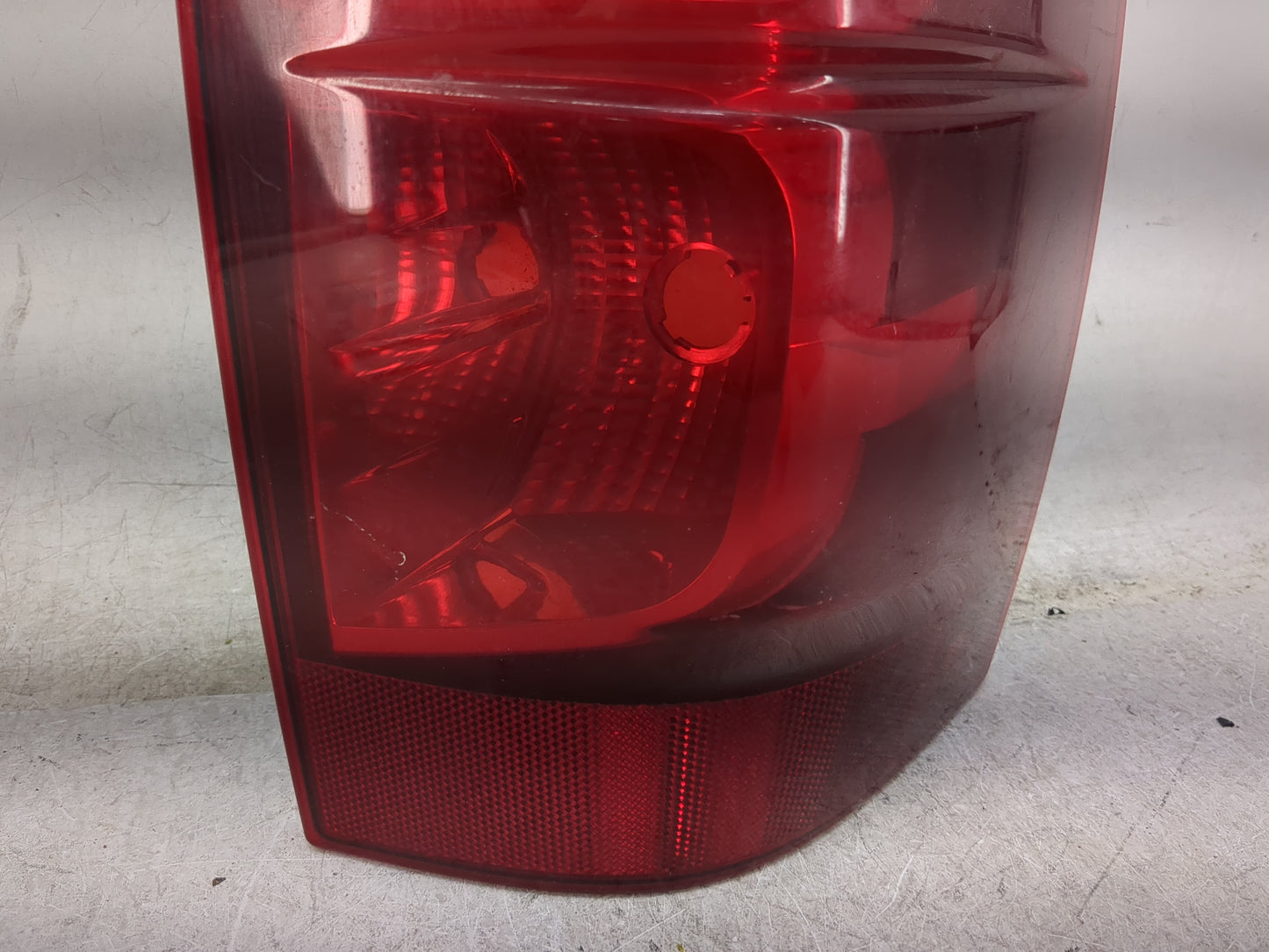 2007-2014 Chevrolet Suburban 1500 Tail Light Assembly Passenger Right OEM Fits Fits 2007 2008 2009 2010 2011 2012 2013 2014 