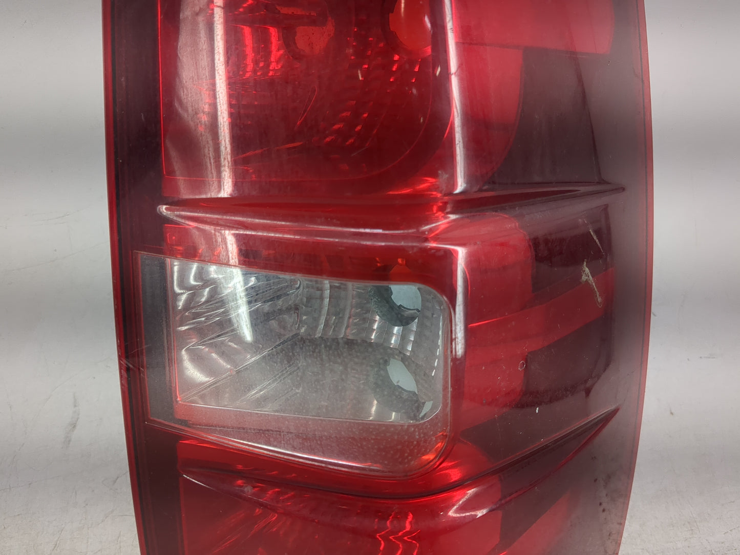2007-2014 Chevrolet Suburban 1500 Tail Light Assembly Passenger Right OEM Fits Fits 2007 2008 2009 2010 2011 2012 2013 2014 