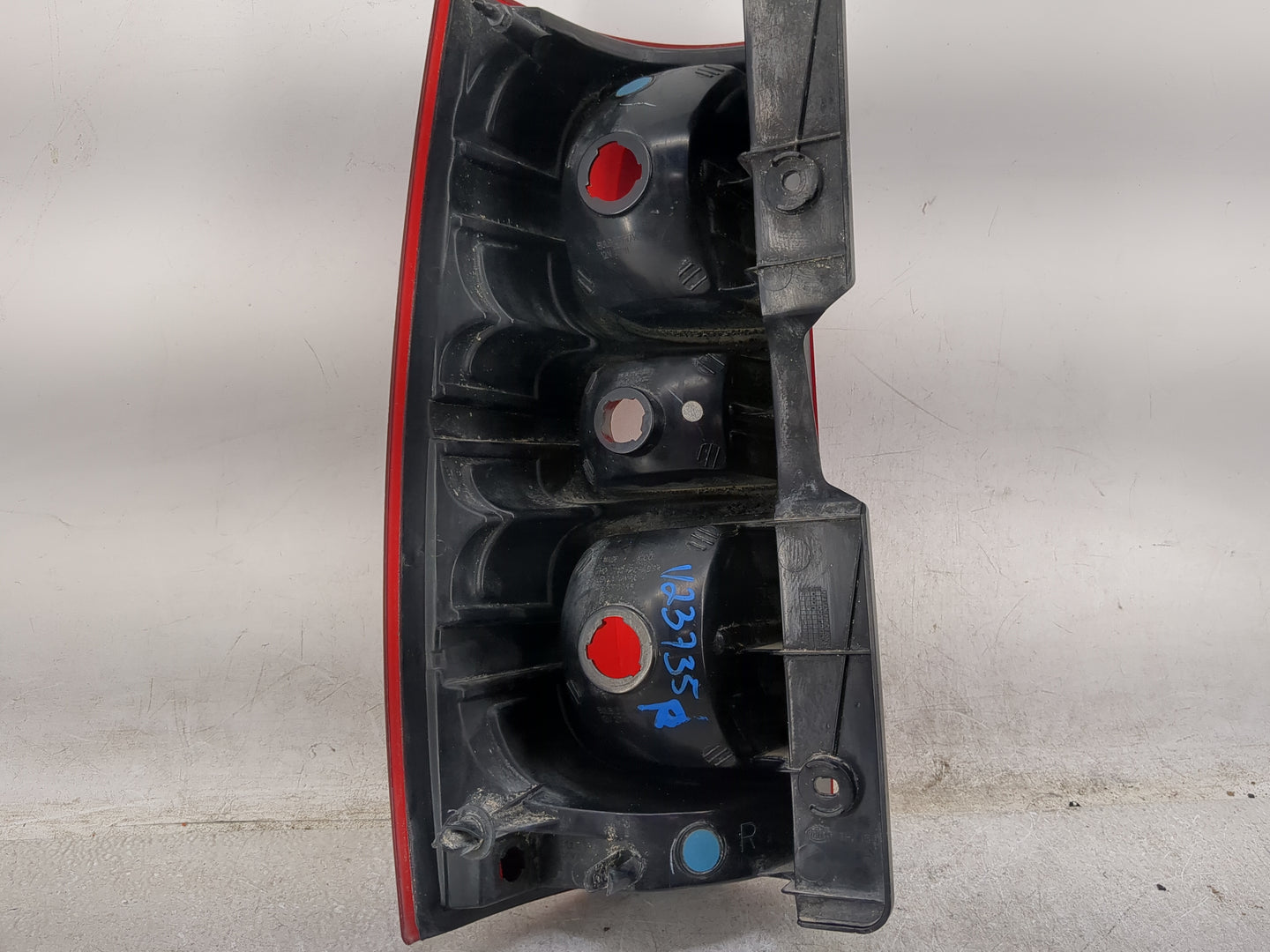 2007-2014 Chevrolet Suburban 1500 Tail Light Assembly Passenger Right OEM Fits Fits 2007 2008 2009 2010 2011 2012 2013 2014 