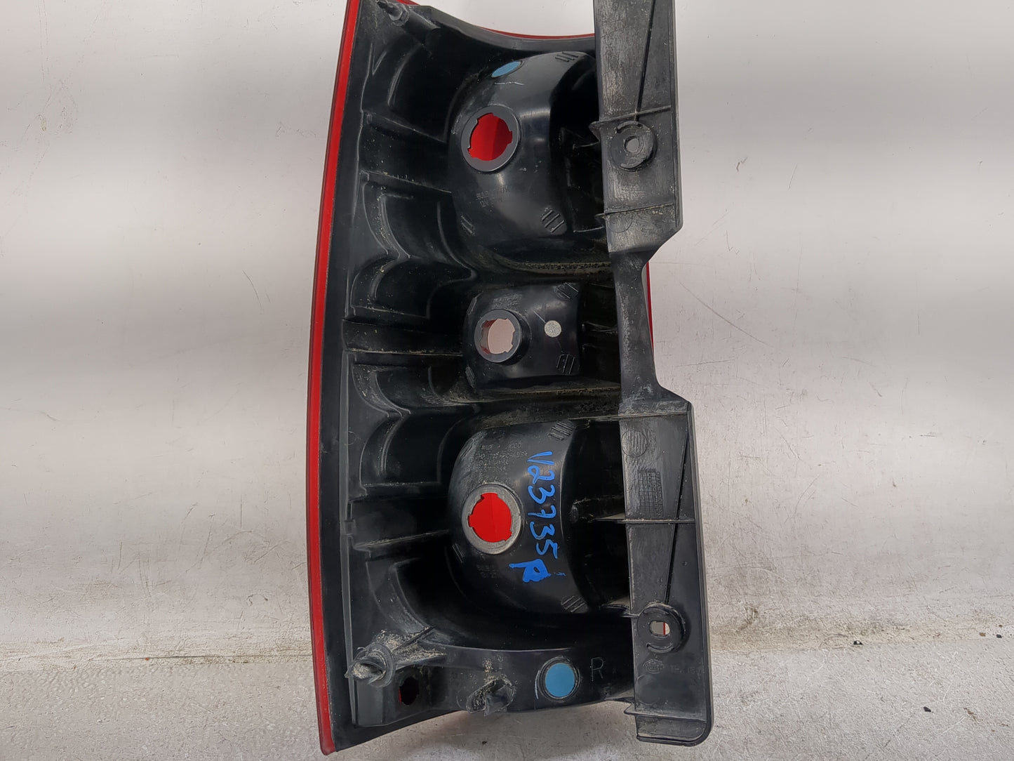 2007-2014 Chevrolet Suburban 1500 Tail Light Assembly Passenger Right OEM Fits Fits 2007 2008 2009 2010 2011 2012 2013 2014 
