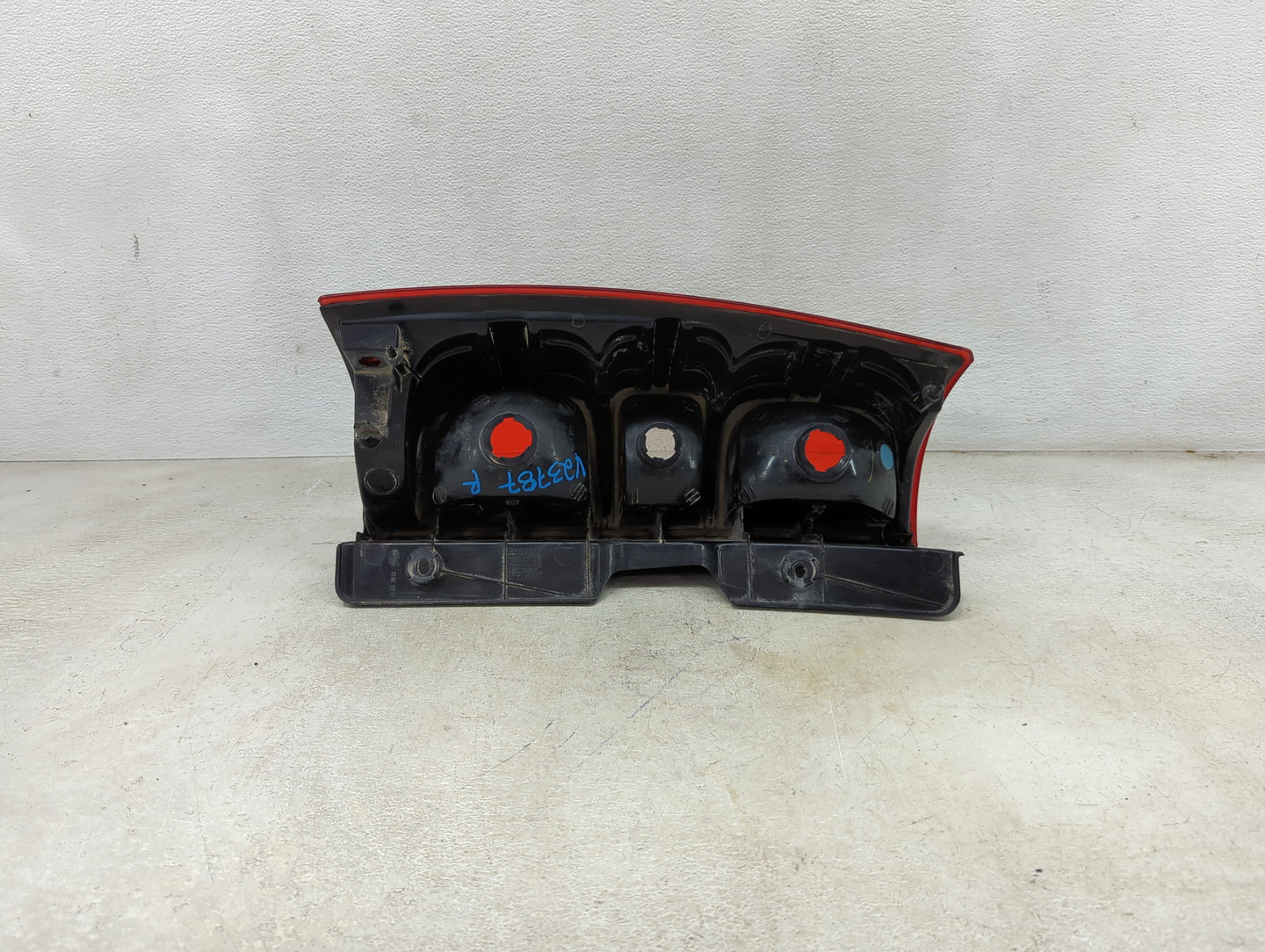2007-2014 Chevrolet Suburban 1500 Tail Light Assembly Passenger Right OEM Fits Fits 2007 2008 2009 2010 2011 2012 2013 2014 