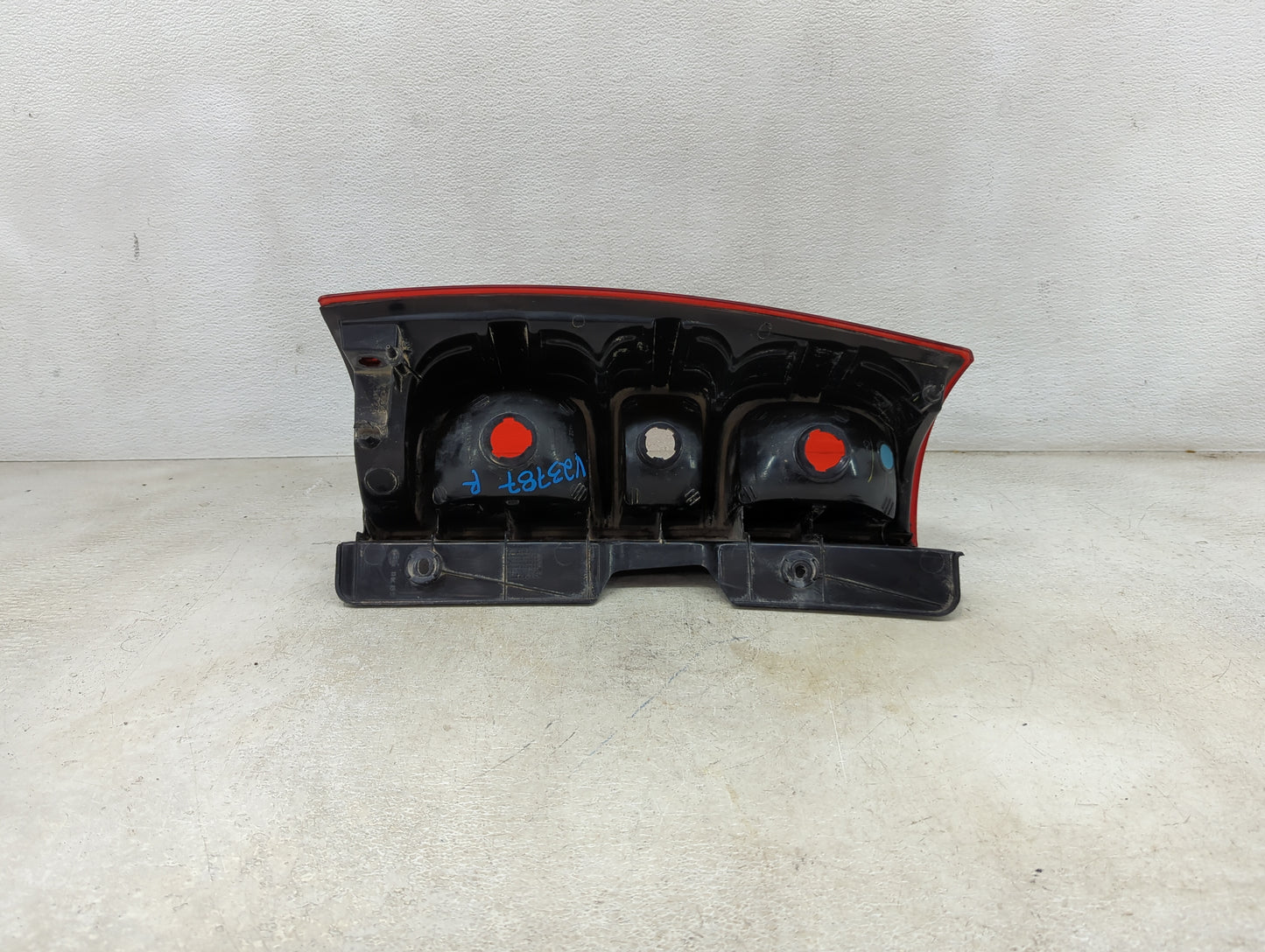 2007-2014 Chevrolet Suburban 1500 Tail Light Assembly Passenger Right OEM Fits Fits 2007 2008 2009 2010 2011 2012 2013 2014 