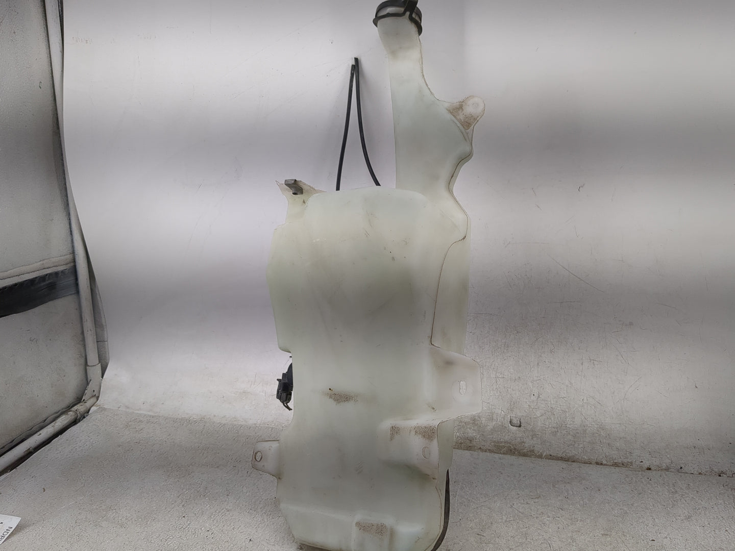 2007 Suburban 1500 Windshield Washer Fluid Reservoir Bottle Oem - Oemusedautoparts1.com