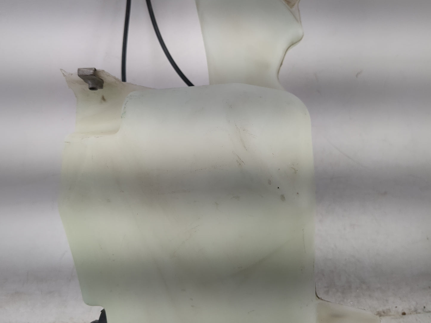 2007 Suburban 1500 Windshield Washer Fluid Reservoir Bottle Oem - Oemusedautoparts1.com