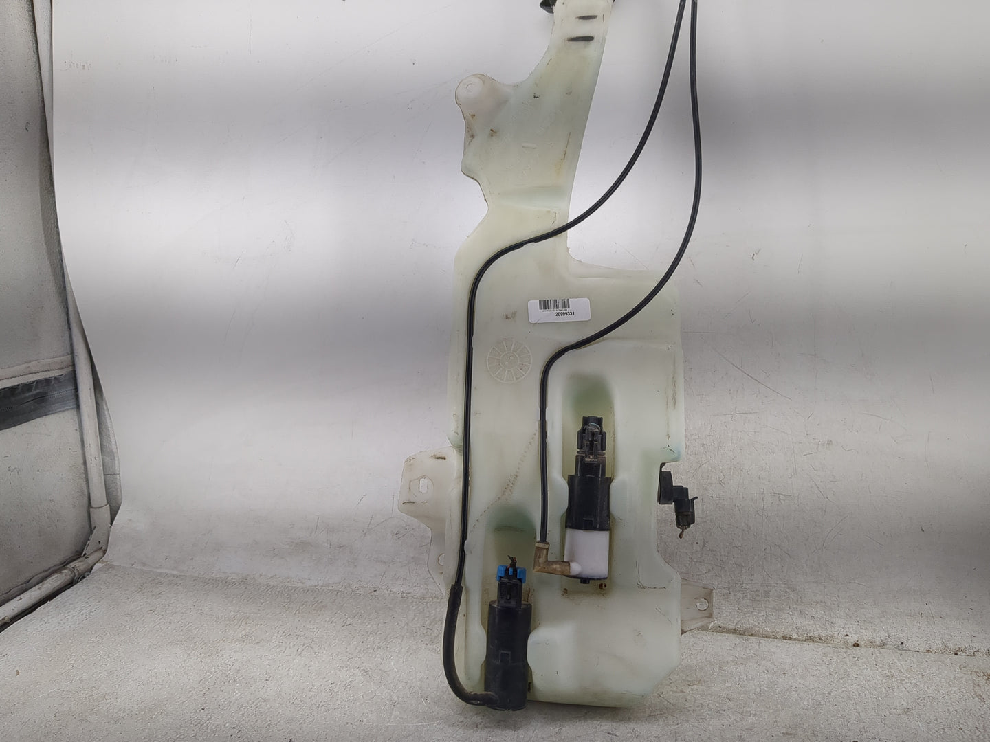 2007 Suburban 1500 Windshield Washer Fluid Reservoir Bottle Oem - Oemusedautoparts1.com