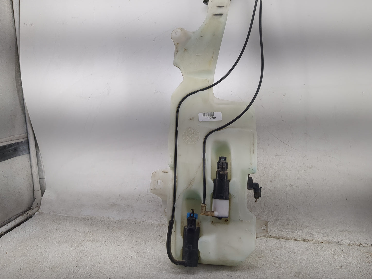2007 Suburban 1500 Windshield Washer Fluid Reservoir Bottle Oem - Oemusedautoparts1.com