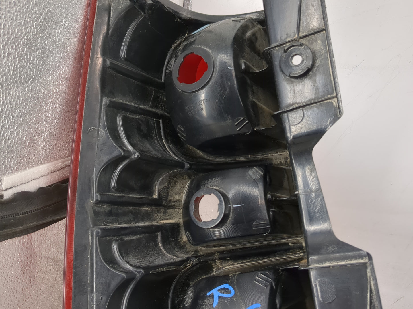 2007-2014 Chevrolet Suburban 1500 Tail Light Assembly Passenger Right OEM Fits Fits 2007 2008 2009 2010 2011 2012 2013 2014 