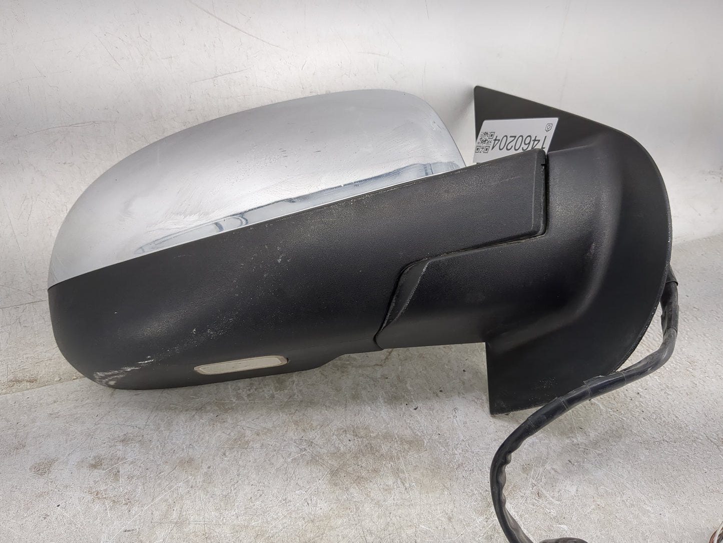2009-2014 Chevrolet Suburban 1500 Passenger Side View Mirror - Right Door Mirror OEM Used - Oemusedautoparts1.com