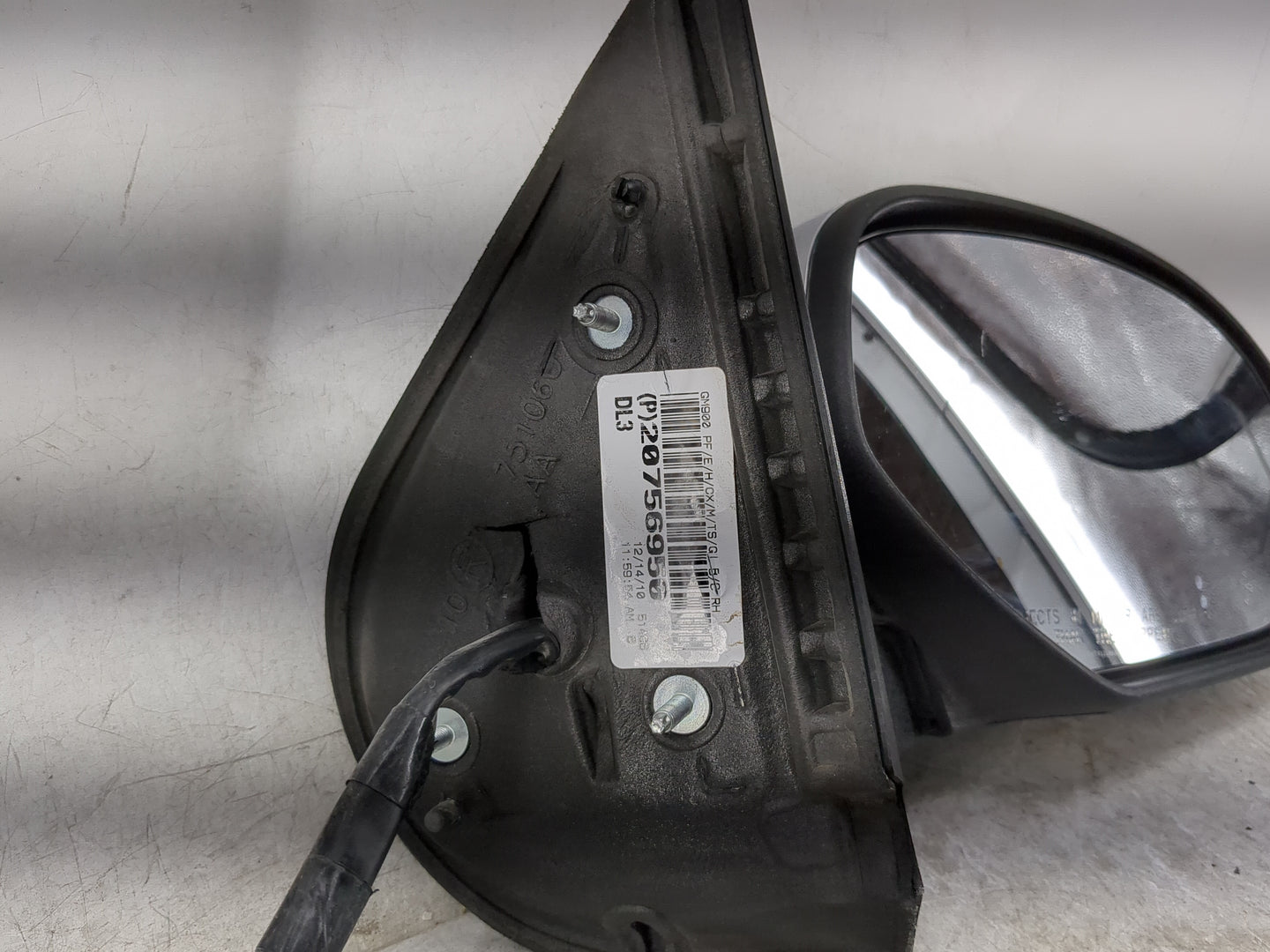2009-2014 Chevrolet Suburban 1500 Passenger Side View Mirror - Right Door Mirror OEM Used - Oemusedautoparts1.com