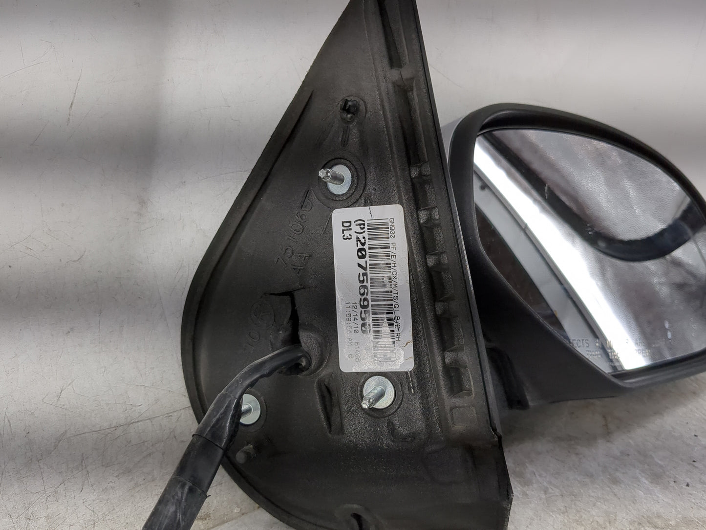 2009-2014 Chevrolet Suburban 1500 Passenger Side View Mirror - Right Door Mirror OEM Used - Oemusedautoparts1.com