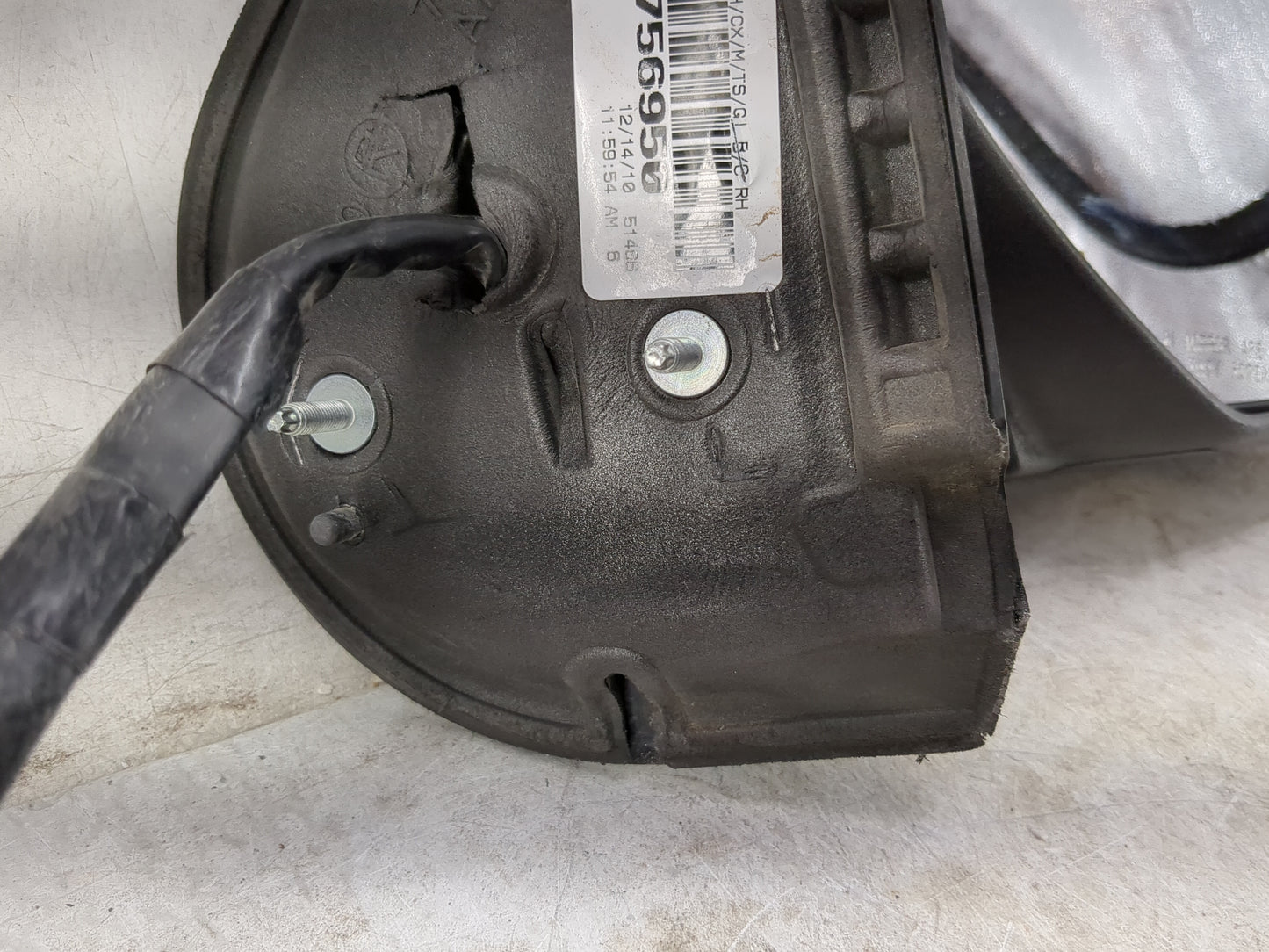 2009-2014 Chevrolet Suburban 1500 Passenger Side View Mirror - Right Door Mirror OEM Used - Oemusedautoparts1.com