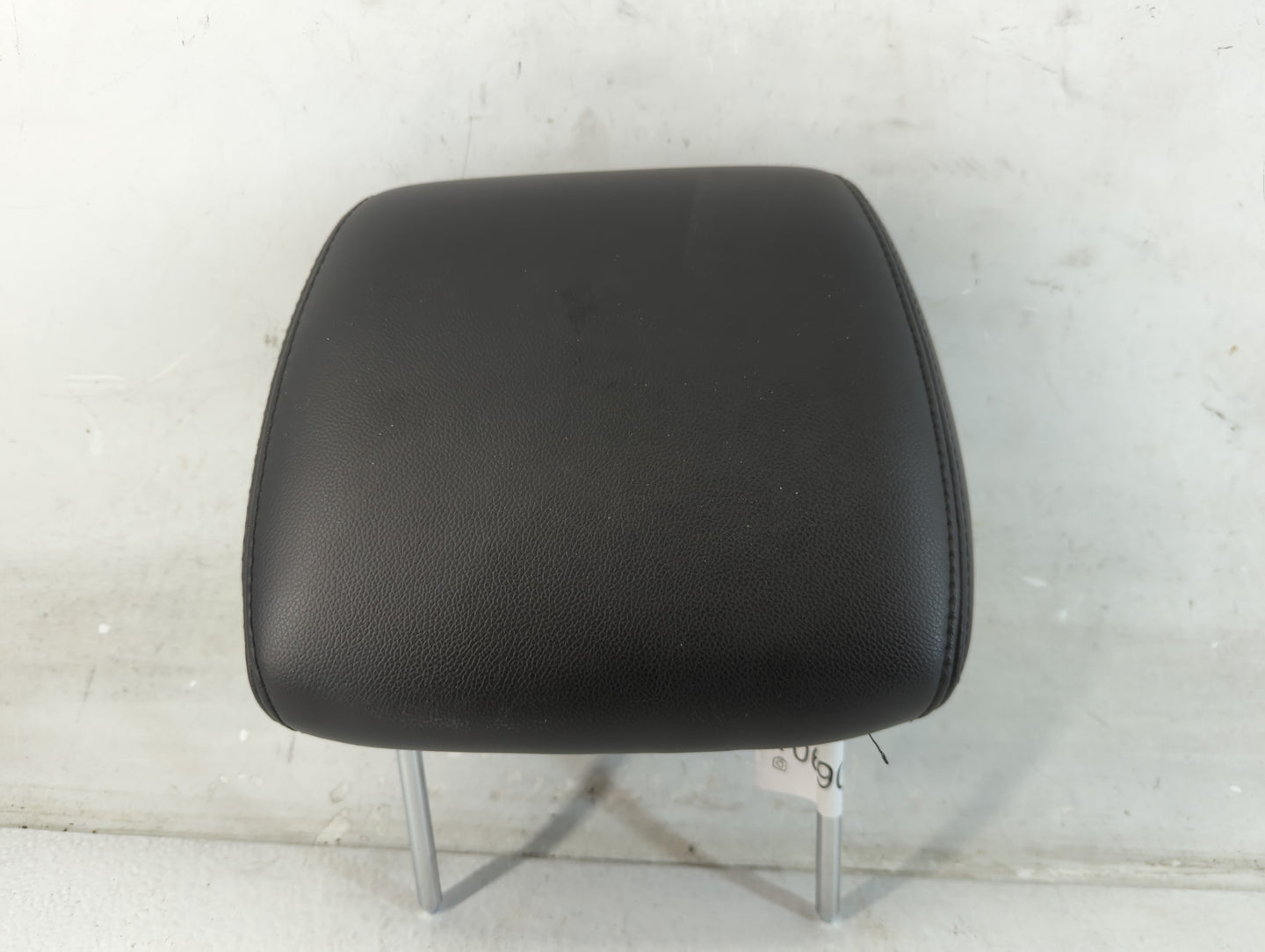 2010-2011 Chevrolet Tahoe Headrest Head Rest Rear Seat Fits Fits 2010 2011 OEM Used Auto Parts - Oemusedautoparts1.com