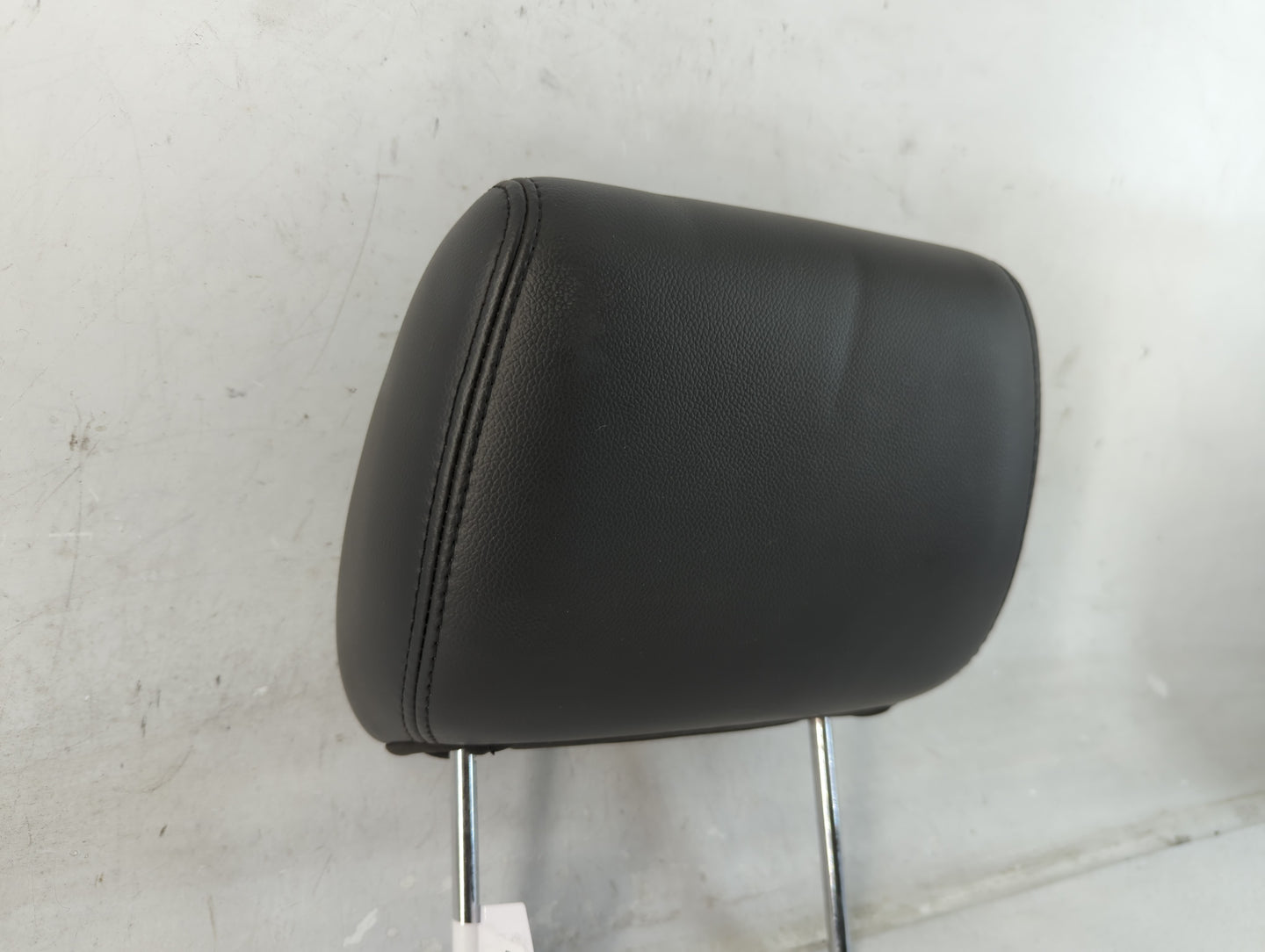 2010-2011 Chevrolet Tahoe Headrest Head Rest Rear Seat Fits Fits 2010 2011 OEM Used Auto Parts - Oemusedautoparts1.com