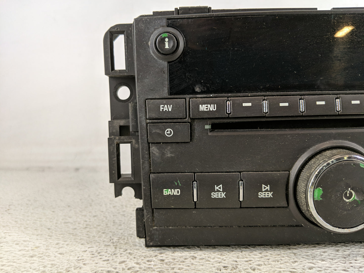 2010-2014 Chevrolet Tahoe Radio AM FM Cd Player Receiver Replacement P/N:20934593 Fits OEM Used Auto Parts - Oemusedautopart