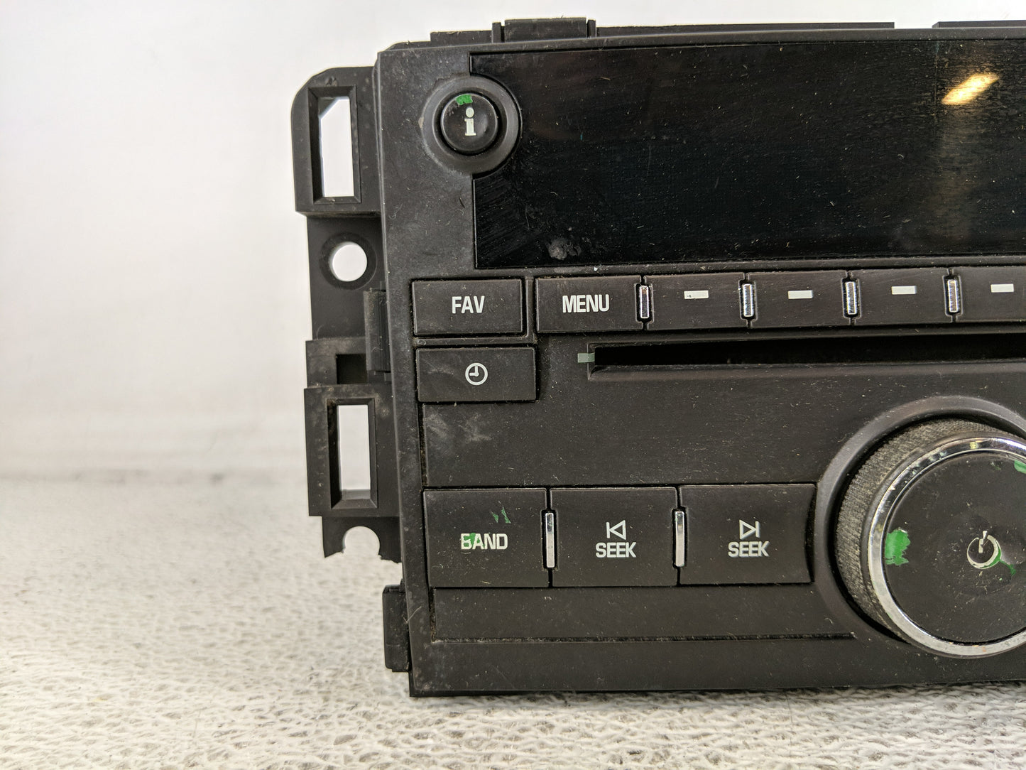 2010-2014 Chevrolet Tahoe Radio AM FM Cd Player Receiver Replacement P/N:20934593 Fits OEM Used Auto Parts - Oemusedautopart