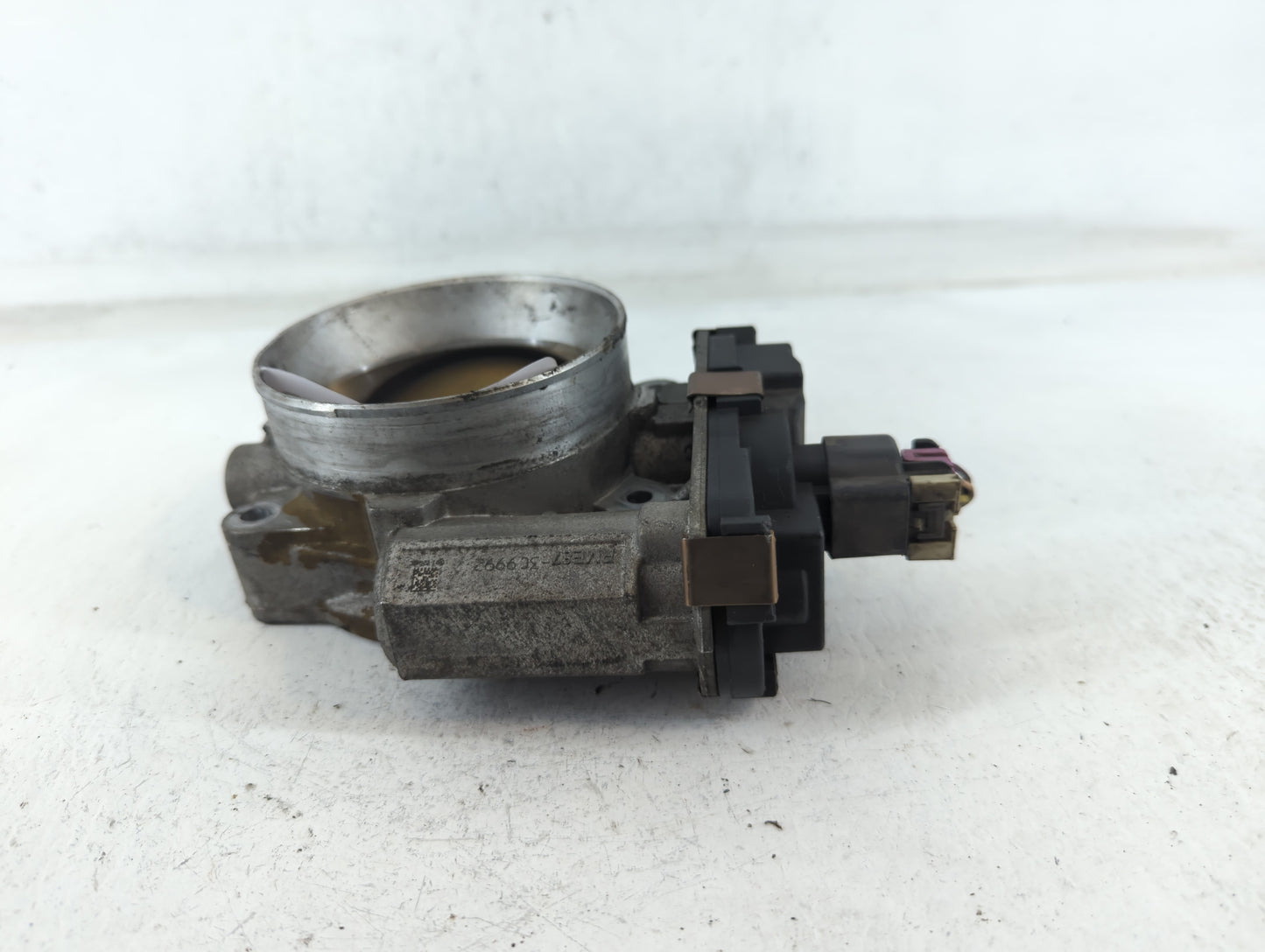 2009-2014 Chevrolet Tahoe Throttle Body P/N:RMW87-3C9992 Fits Fits 2009 2010 2011 2012 2013 2014 2015 OEM Used Auto Parts - 