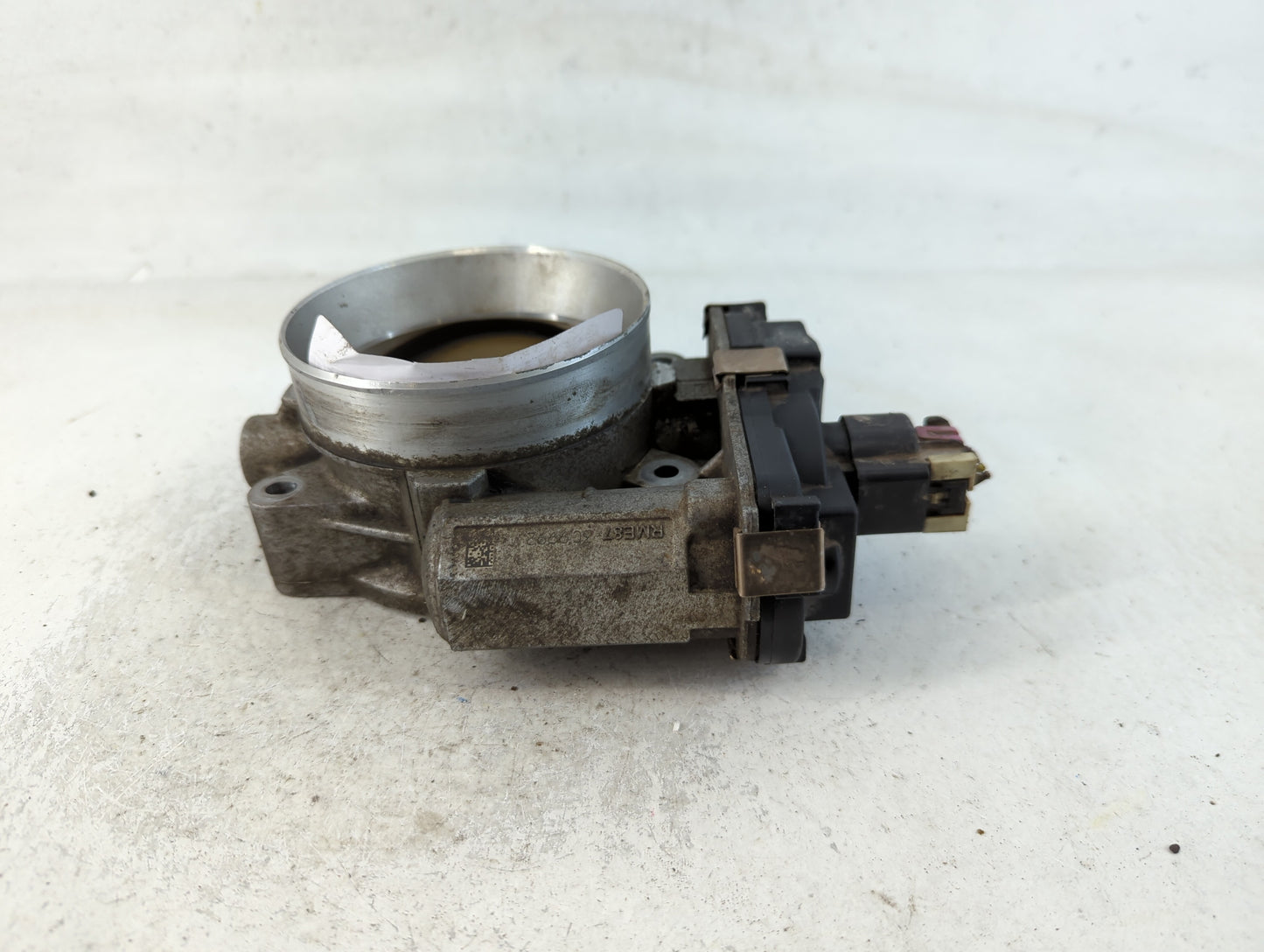 2009-2014 Chevrolet Tahoe Throttle Body P/N:RME87-3C9992 Fits Fits 2009 2010 2011 2012 2013 2014 2015 OEM Used Auto Parts - 