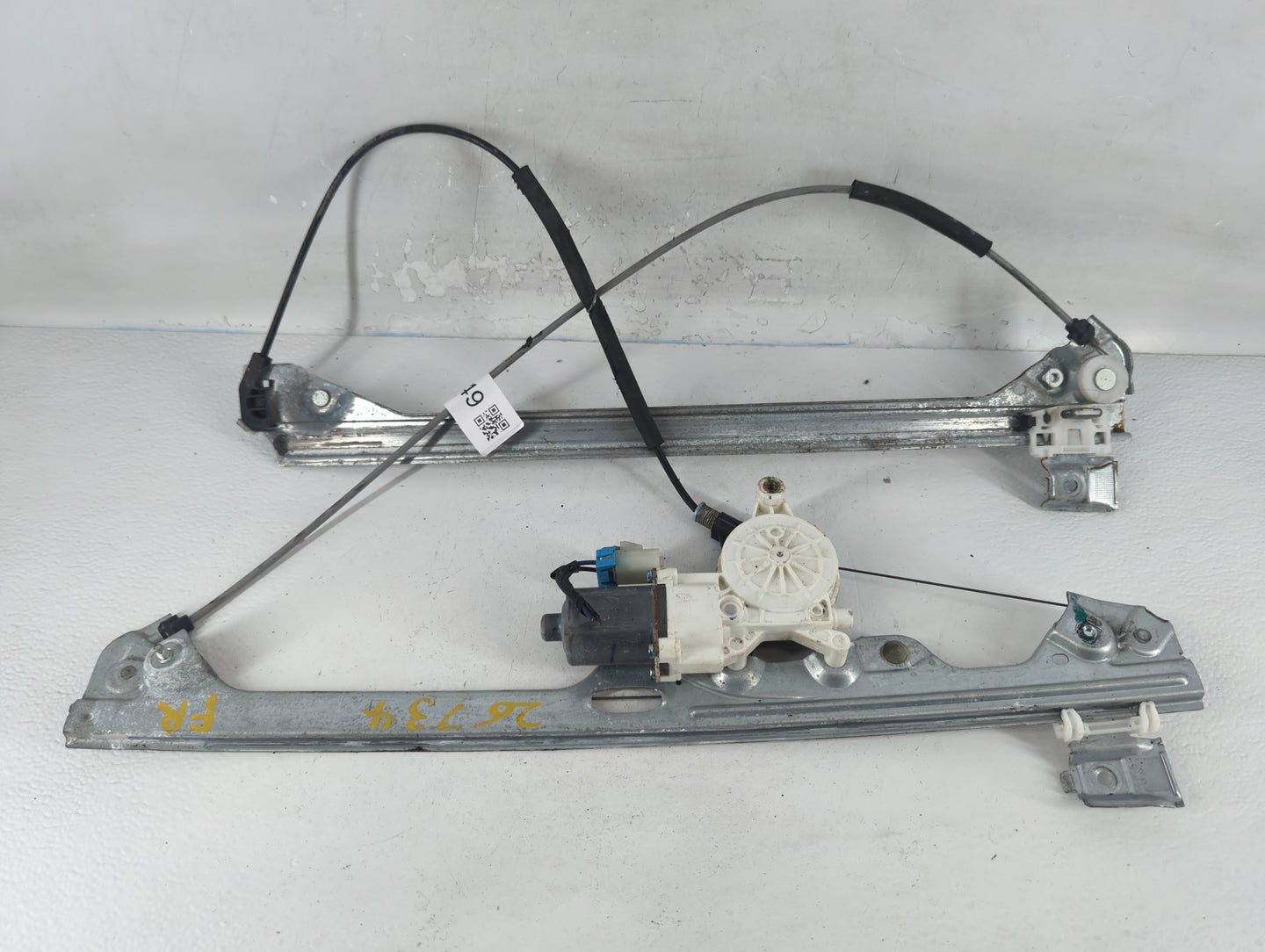 2007-2014 Chevrolet Tahoe Driver Left Front Window Regulator 819549 - Oemusedautoparts1.com