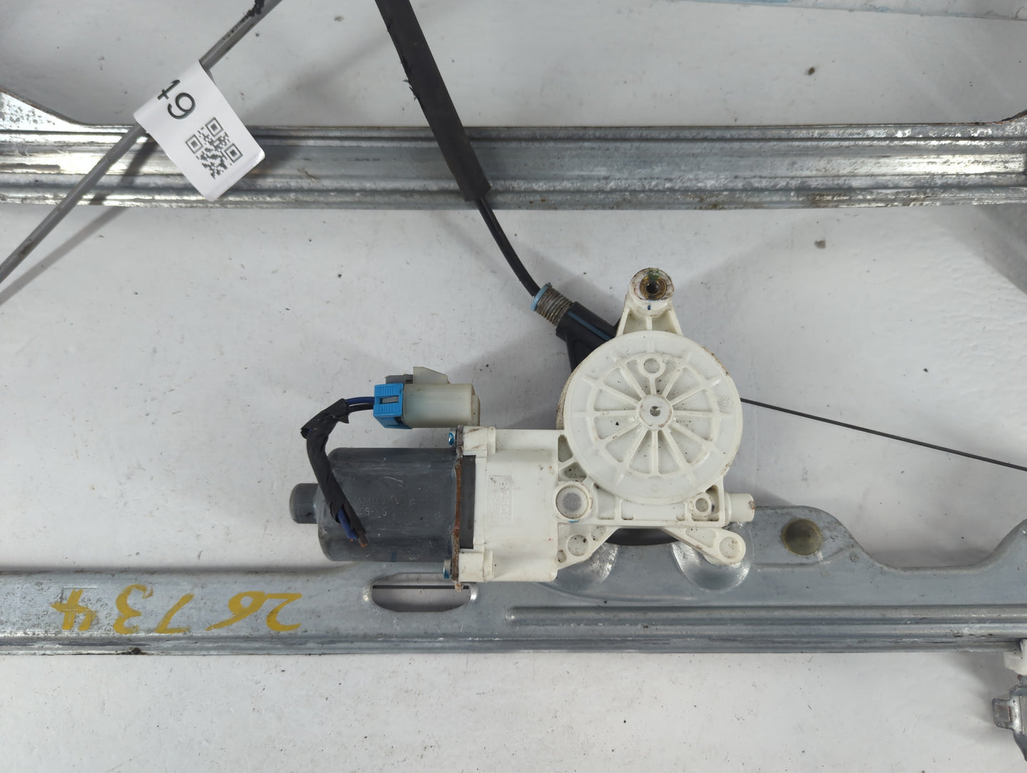 2007-2014 Chevrolet Tahoe Driver Left Front Window Regulator 819549 - Oemusedautoparts1.com