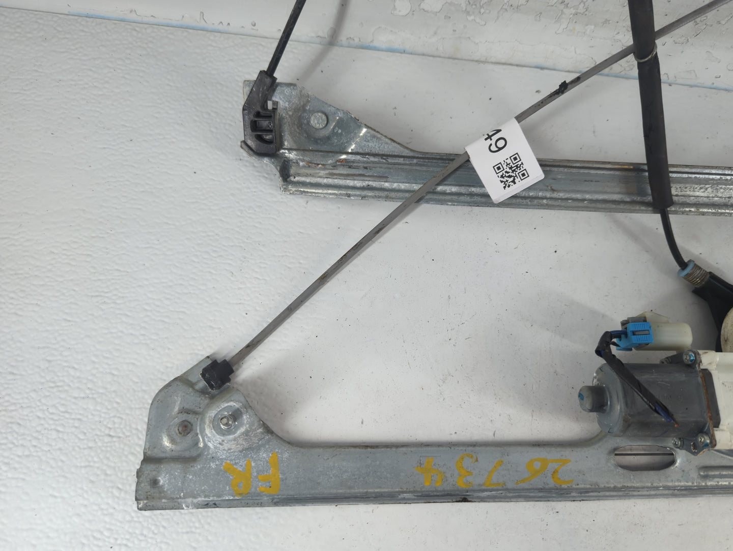 2007-2014 Chevrolet Tahoe Driver Left Front Window Regulator 819549 - Oemusedautoparts1.com