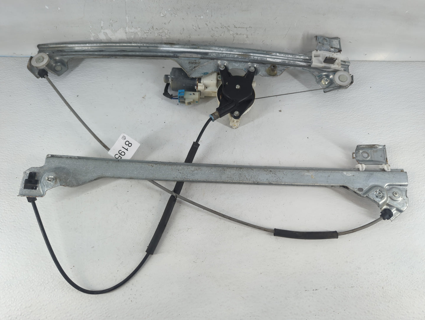 2007-2014 Chevrolet Tahoe Driver Left Front Window Regulator 819549 - Oemusedautoparts1.com