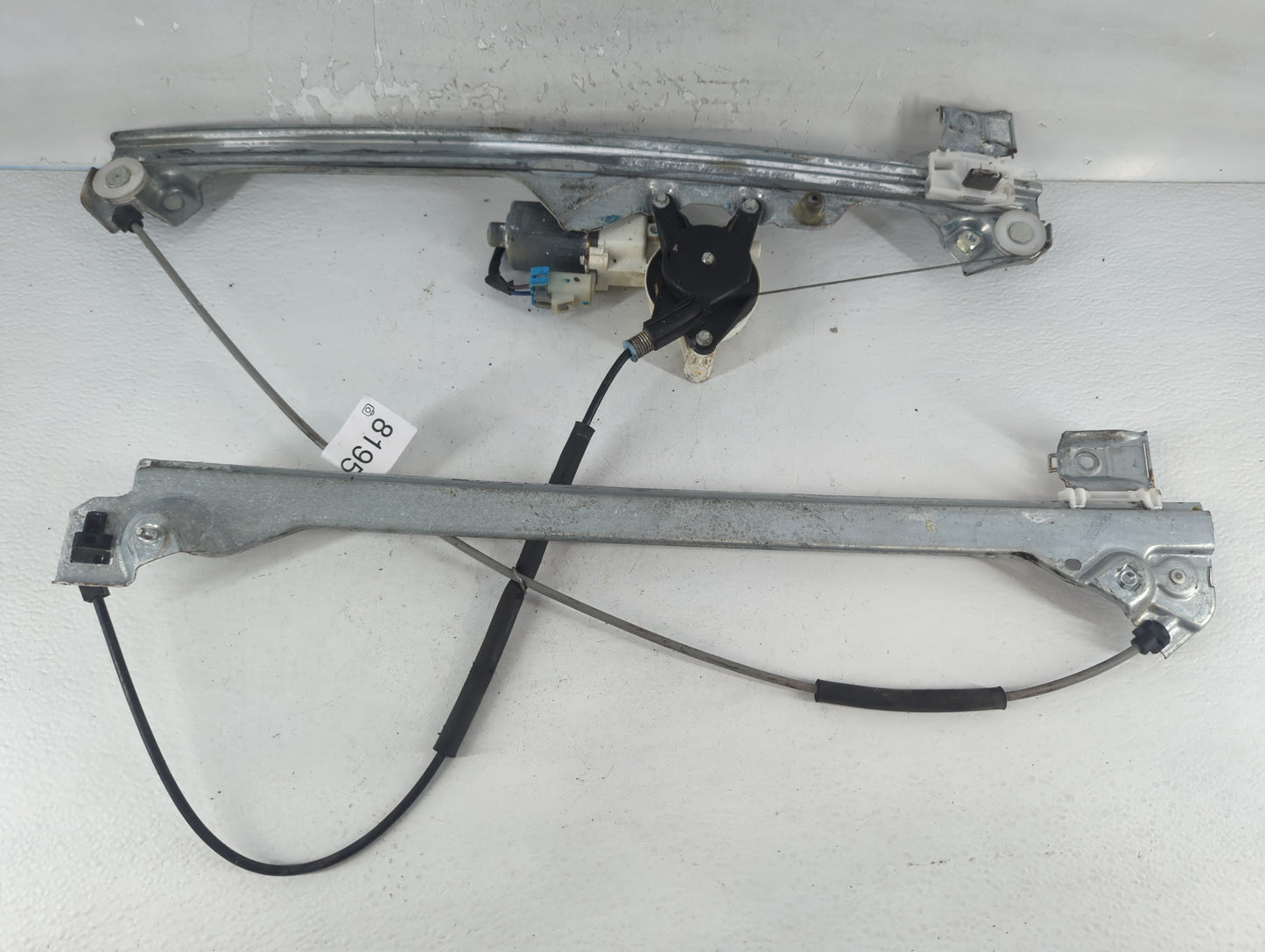 2007-2014 Chevrolet Tahoe Driver Left Front Window Regulator 819549 - Oemusedautoparts1.com