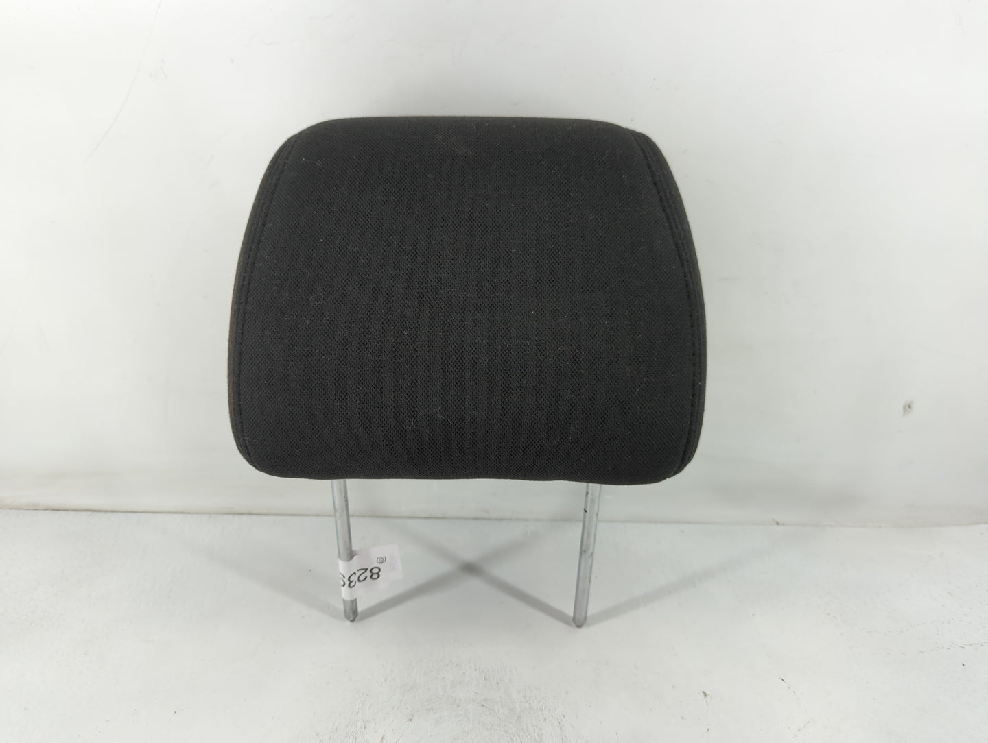 2010-2011 Chevrolet Tahoe Headrest Head Rest Front Driver Passenger Seat Fits Fits 2010 2011 OEM Used Auto Parts - Oemusedau