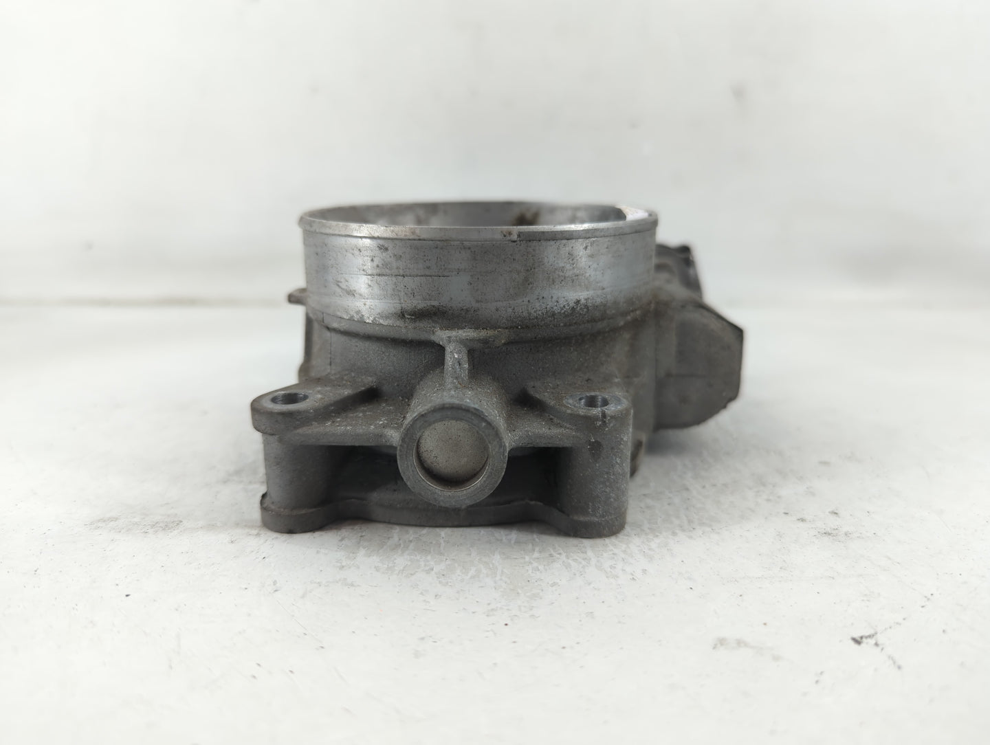 2009-2014 Chevrolet Tahoe Throttle Body P/N:3099922 RME67 Fits Fits 2009 2010 2011 2012 2013 2014 2015 OEM Used Auto Parts -