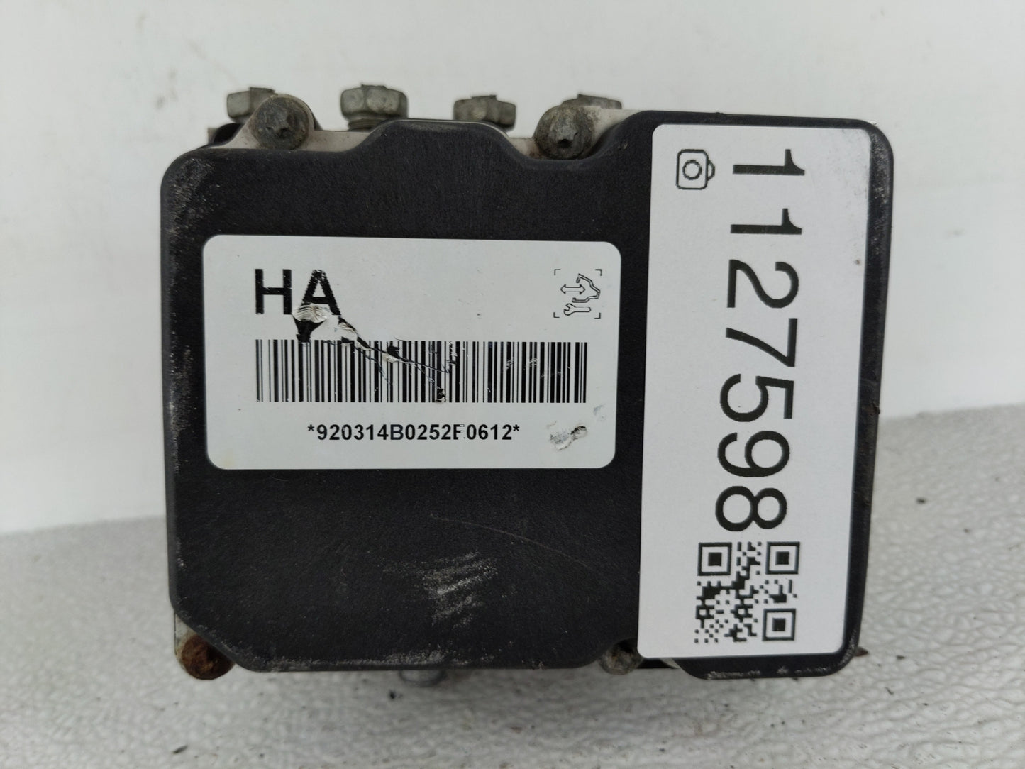 2011 Chevrolet Traverse ABS Pump Control Module Replacement P/N:25845346 Fits OEM Used Auto Parts - Oemusedautoparts1.com