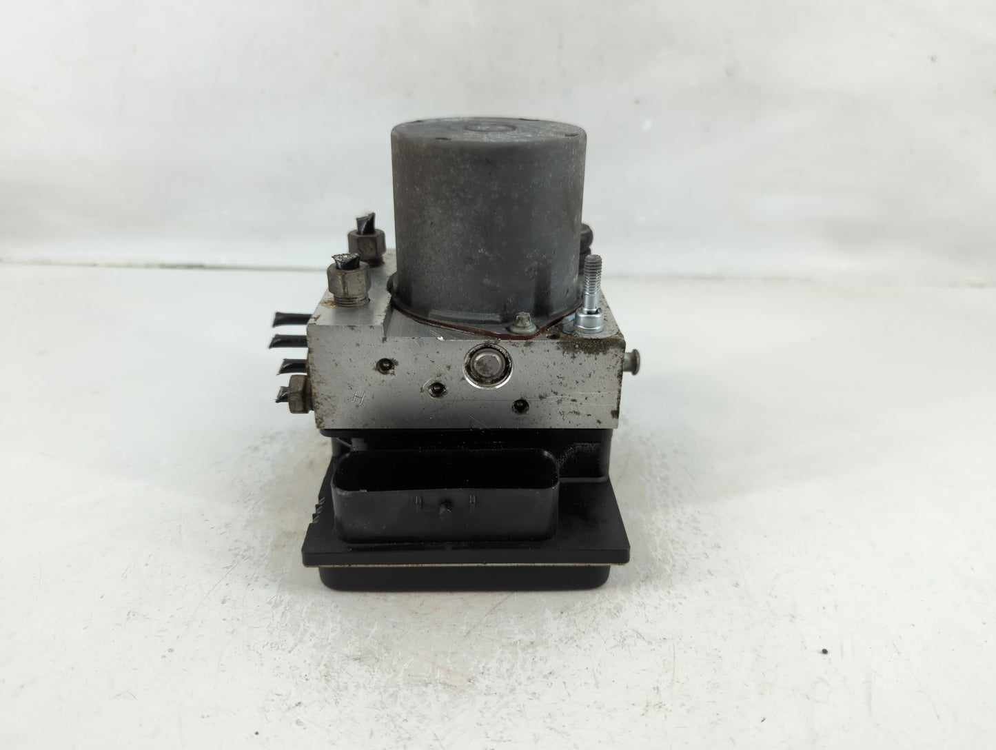 2011 Chevrolet Traverse ABS Pump Control Module Replacement P/N:0265 230 111 Fits OEM Used Auto Parts - Oemusedautoparts1.co