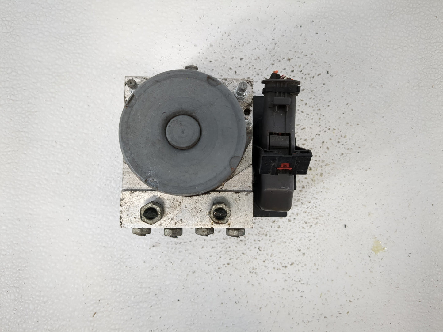 2011 Chevrolet Traverse ABS Pump Control Module Replacement P/N:25840315 Fits OEM Used Auto Parts - Oemusedautoparts1.com