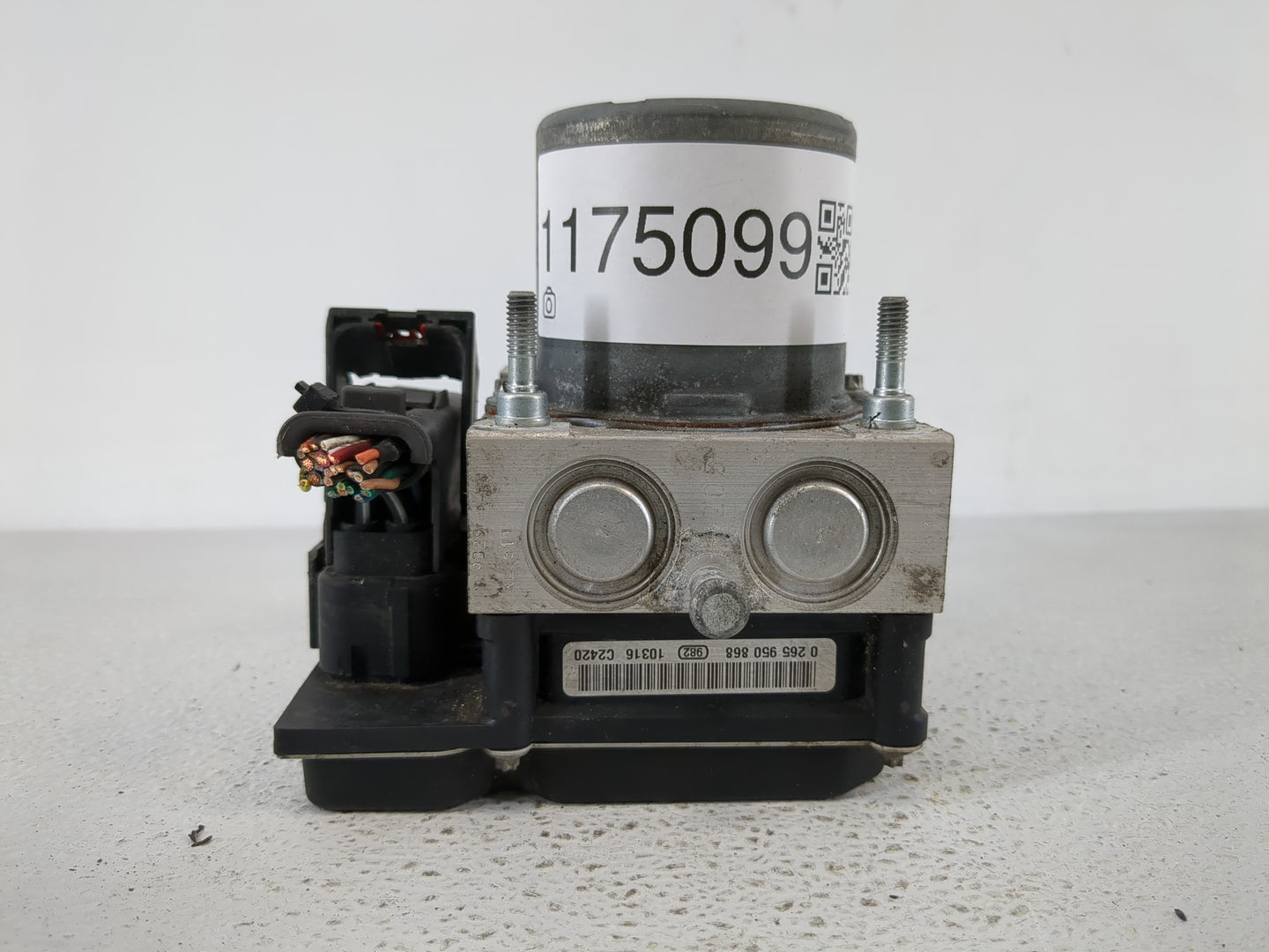 2011 Chevrolet Traverse ABS Pump Control Module Replacement P/N:25840315 Fits OEM Used Auto Parts - Oemusedautoparts1.com