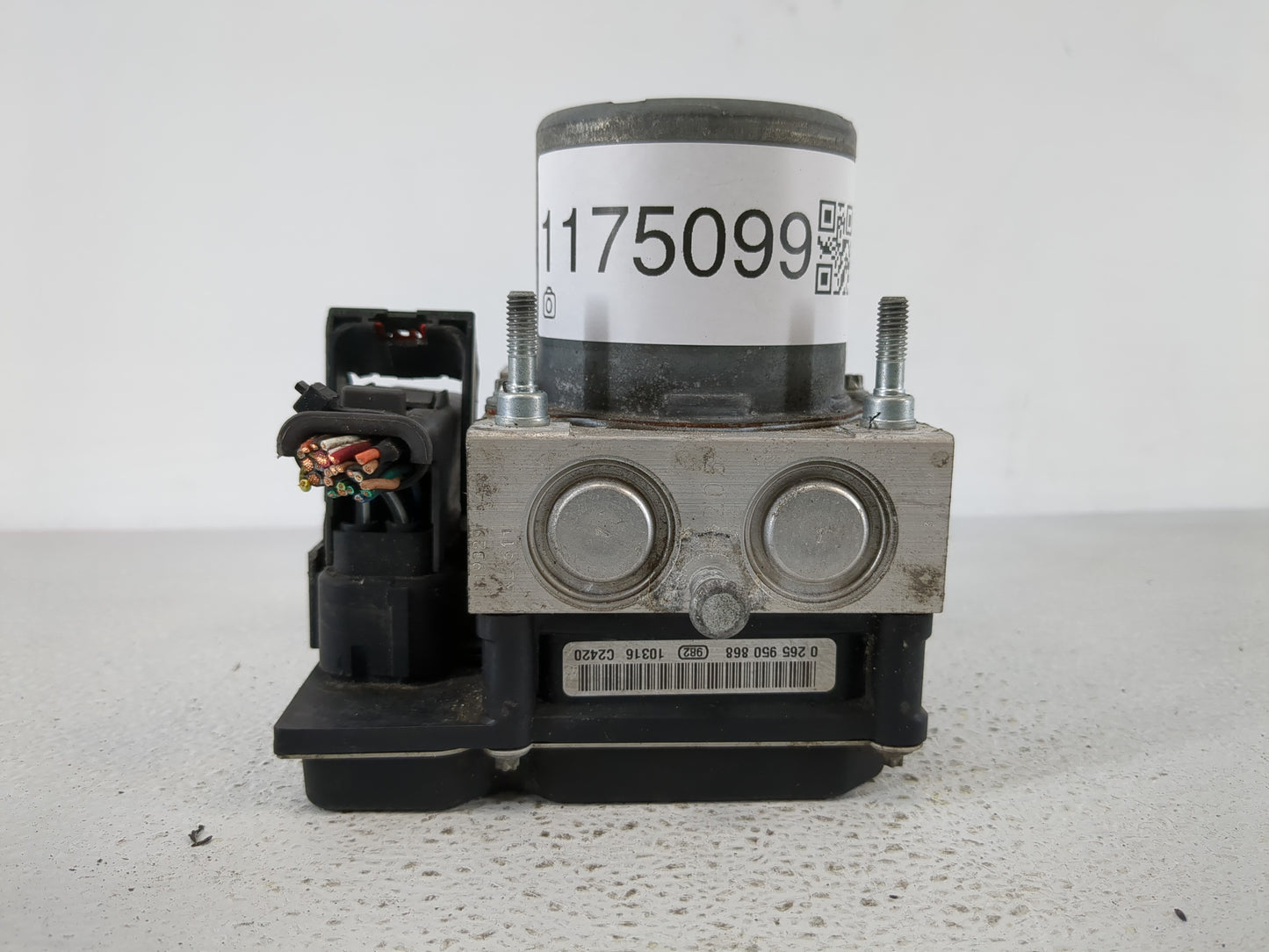 2011 Chevrolet Traverse ABS Pump Control Module Replacement P/N:25840315 Fits OEM Used Auto Parts - Oemusedautoparts1.com