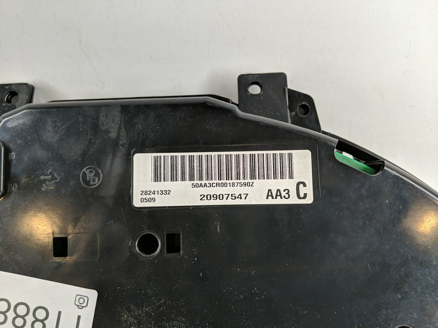 2011 Chevrolet Traverse Instrument Cluster Speedometer Gauges P/N:28241332 20907547 Fits OEM Used Auto Parts - Oemusedautopa