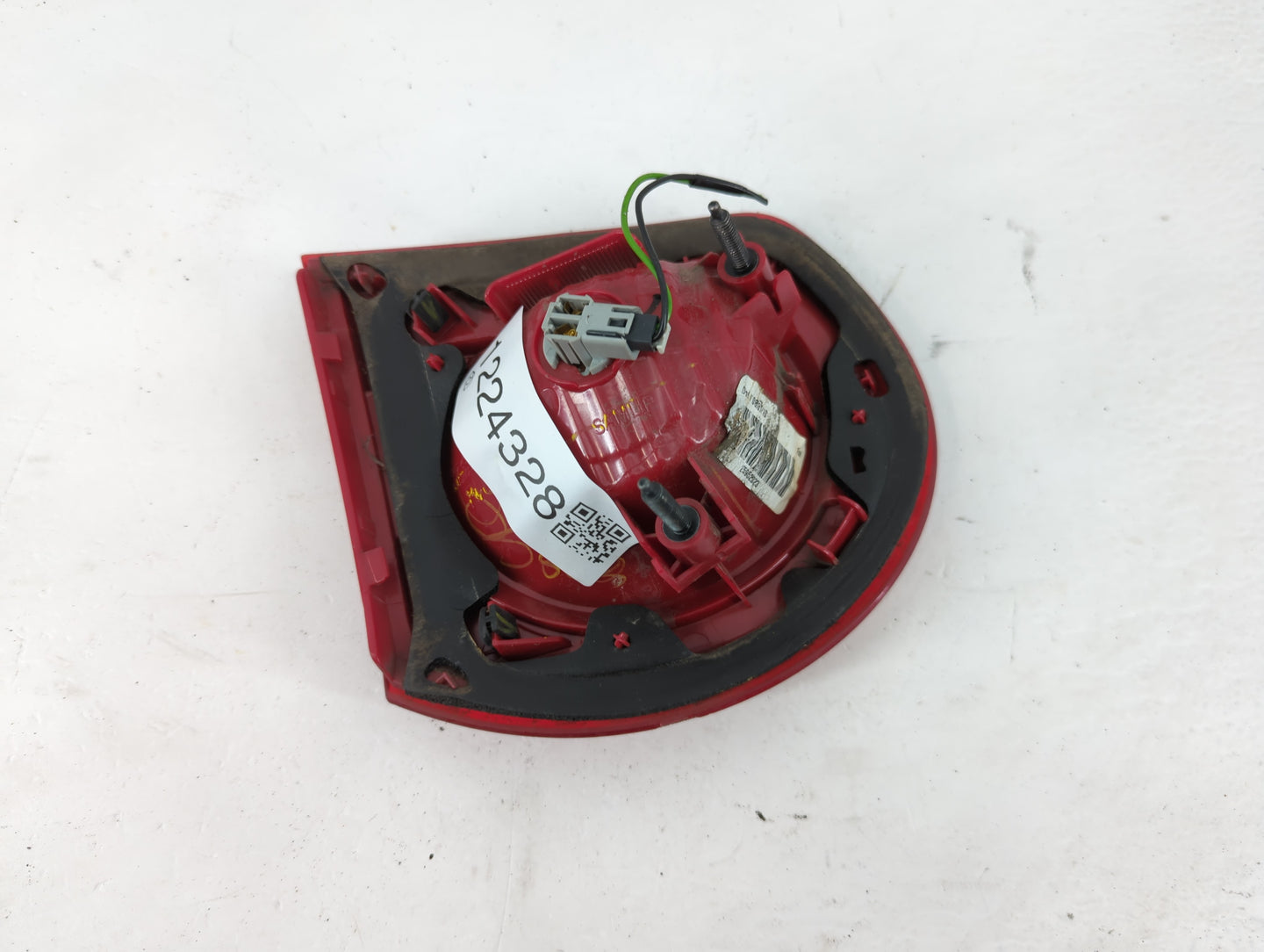 2011 Chevrolet Traverse Tail Light Assembly Passenger Right OEM P/N:25952323 Fits OEM Used Auto Parts - Oemusedautoparts1.co