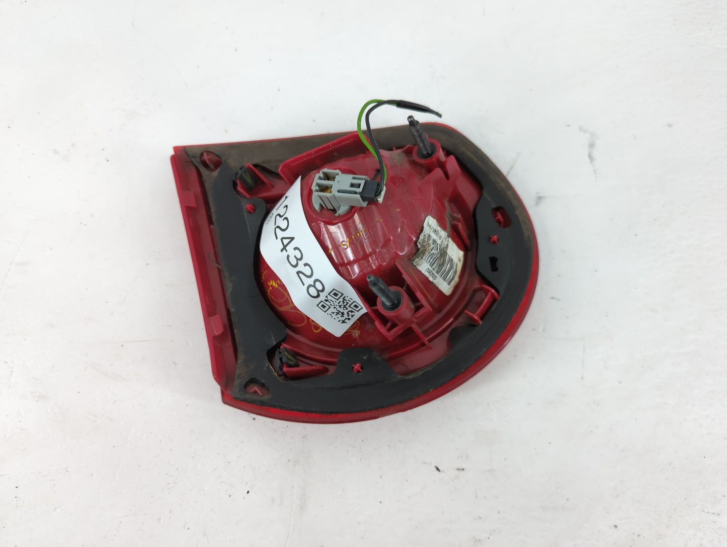 2011 Chevrolet Traverse Tail Light Assembly Passenger Right OEM P/N:25952323 Fits OEM Used Auto Parts - Oemusedautoparts1.co