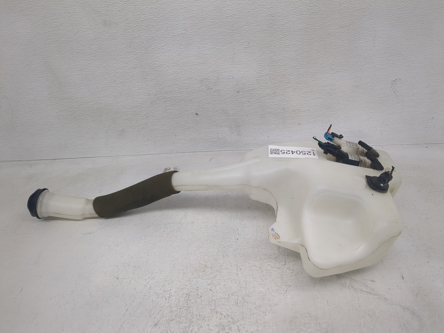 Chevrolet Traverse Windshield Washer Fluid Reservoir Bottle Oem - Oemusedautoparts1.com