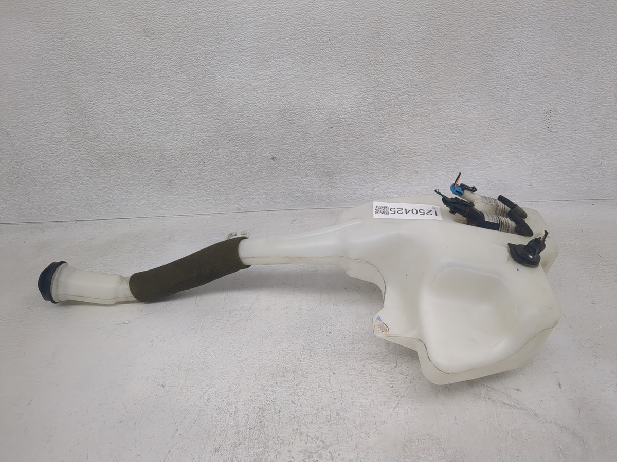 Chevrolet Traverse Windshield Washer Fluid Reservoir Bottle 1250425 - Oemusedautoparts1.com