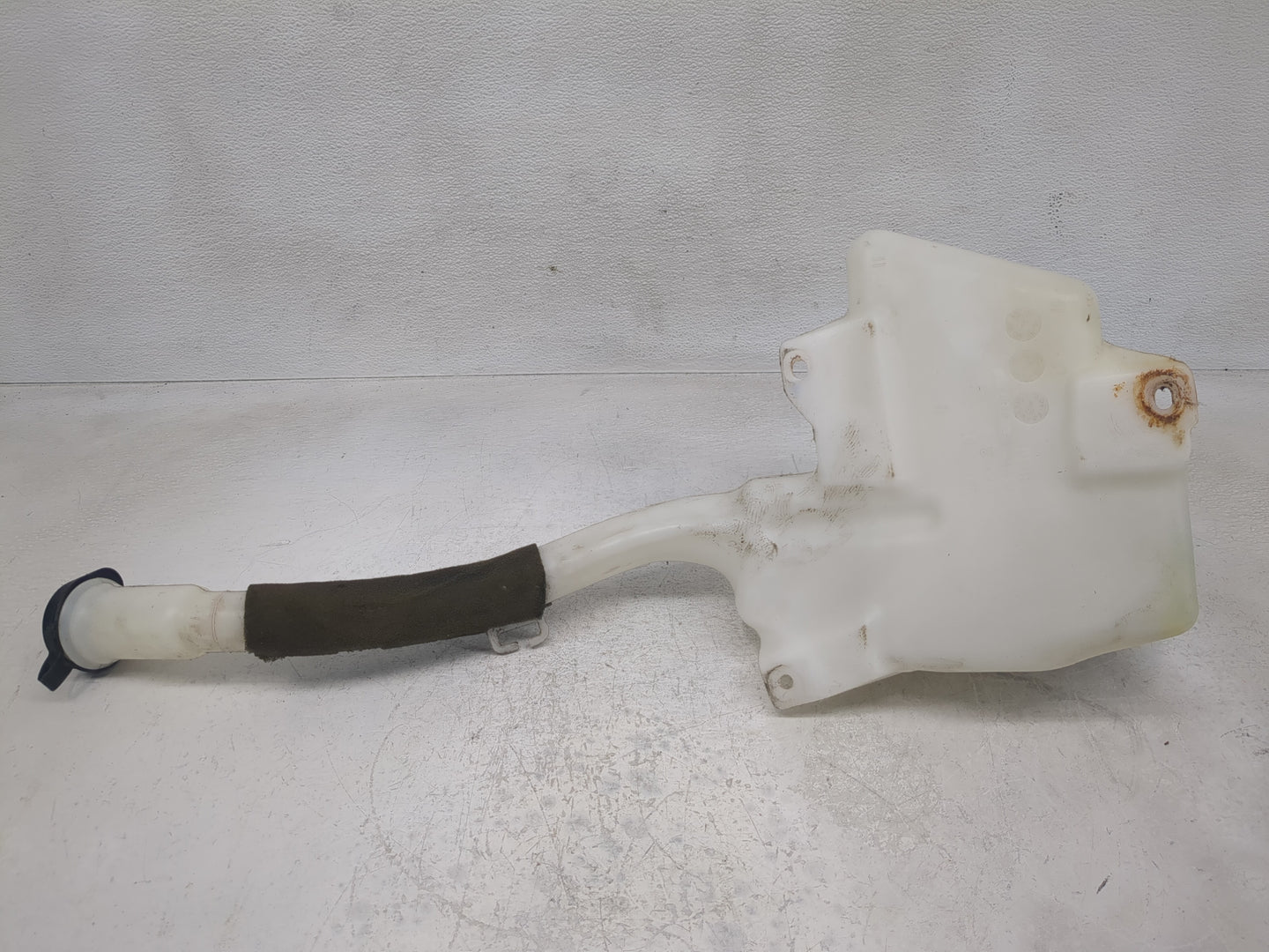Chevrolet Traverse Windshield Washer Fluid Reservoir Bottle Oem - Oemusedautoparts1.com