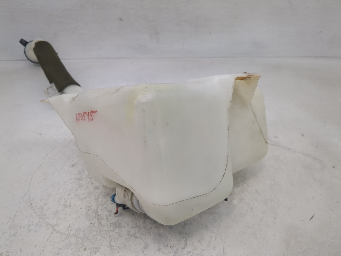 Chevrolet Traverse Windshield Washer Fluid Reservoir Bottle Oem - Oemusedautoparts1.com