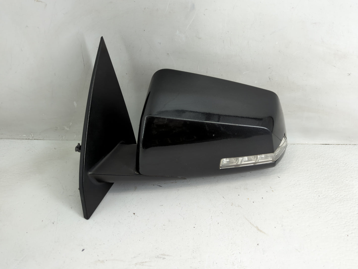 2011 Chevrolet Traverse Side Mirror Replacement Driver Left View Door Mirror Fits OEM Used Auto Parts - Oemusedautoparts1.co