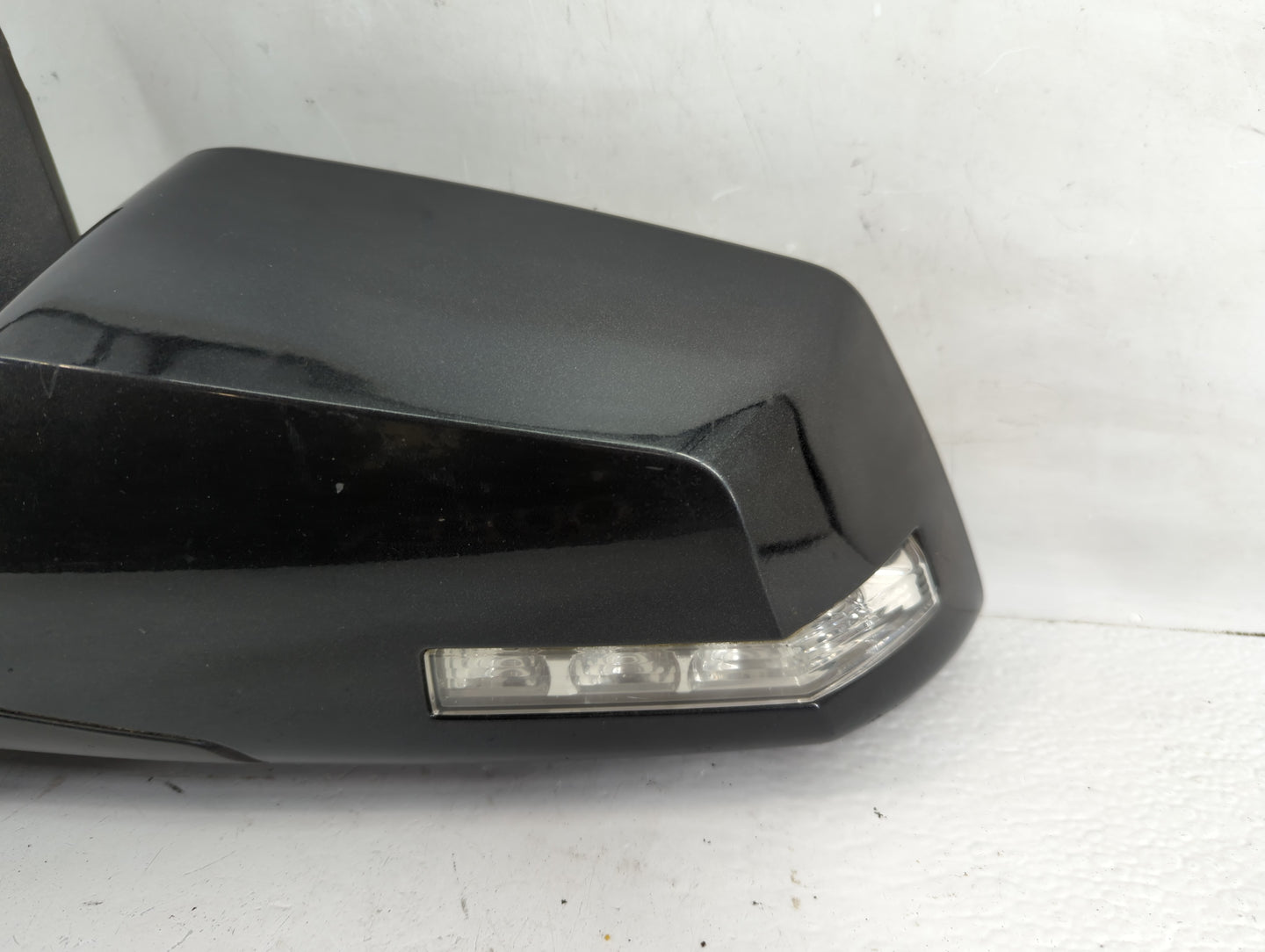 2011 Chevrolet Traverse Side Mirror Replacement Driver Left View Door Mirror Fits OEM Used Auto Parts - Oemusedautoparts1.co